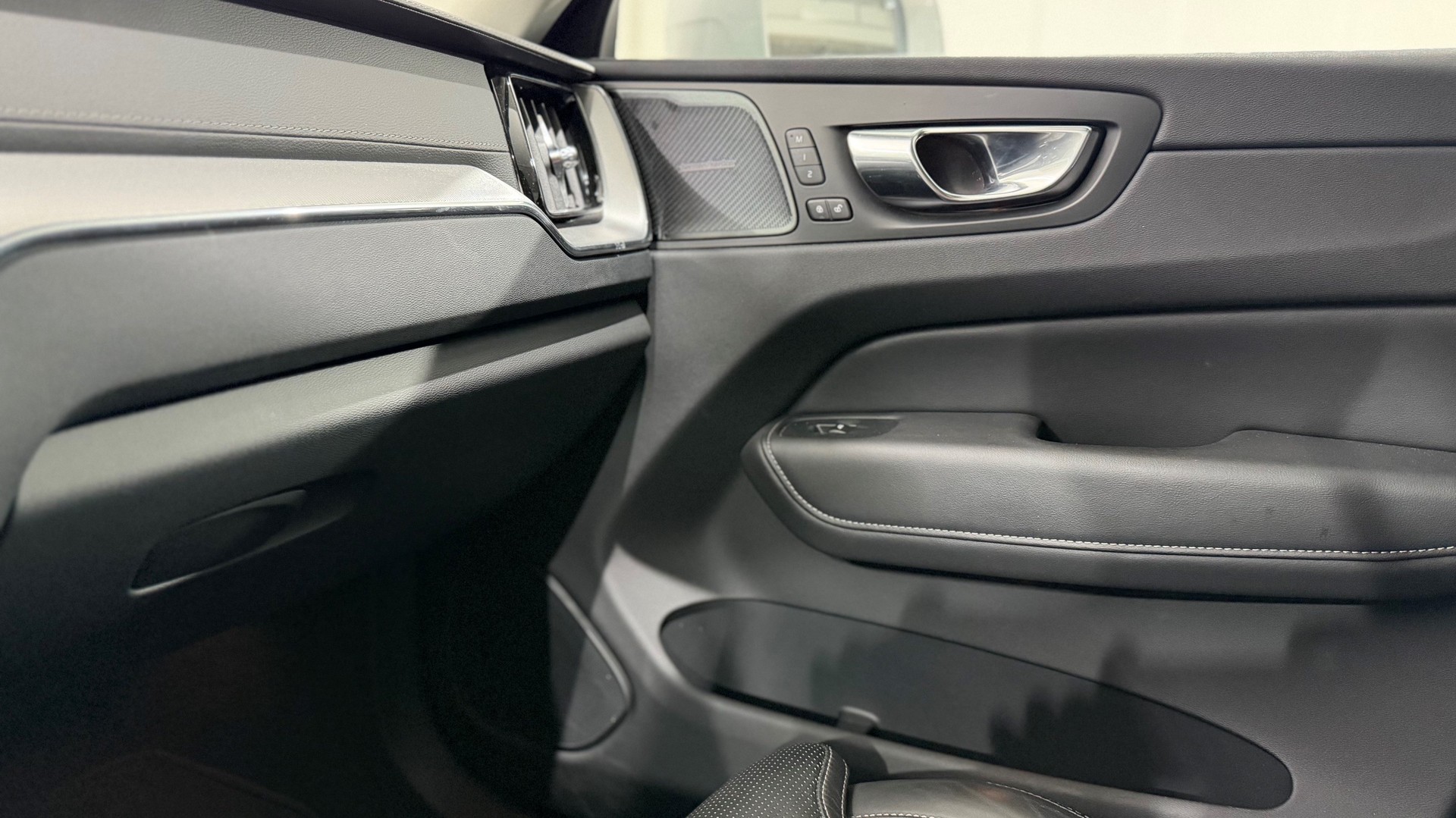 VOLVO XC60 2.0 T6 TE Inscription eAW-image-13