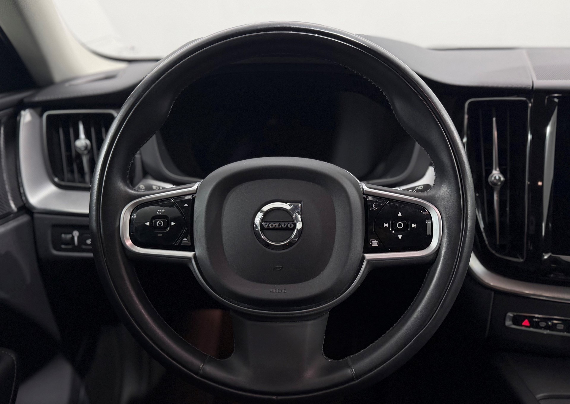 VOLVO XC60 2.0 T6 TE Inscription eAW-image-9