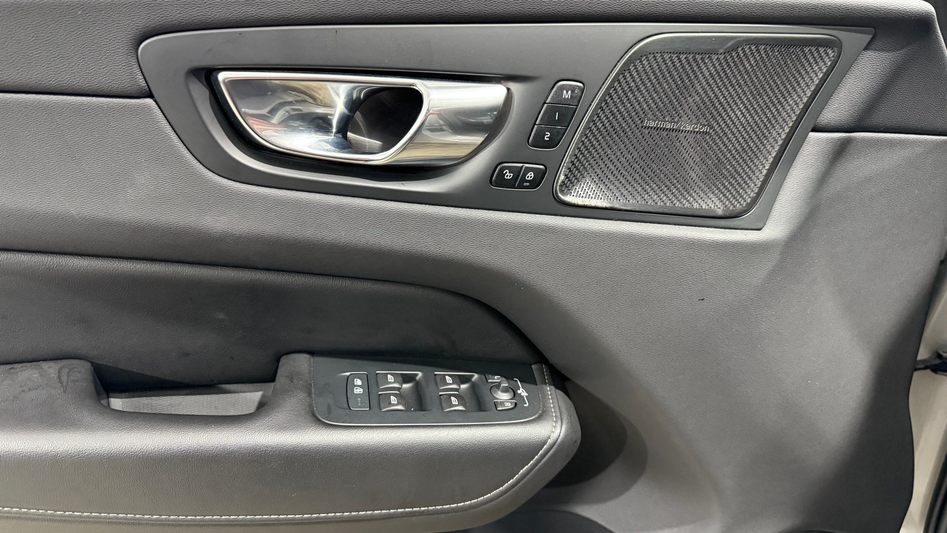 VOLVO XC60 2.0 T6 TE Inscription eAW-image-11