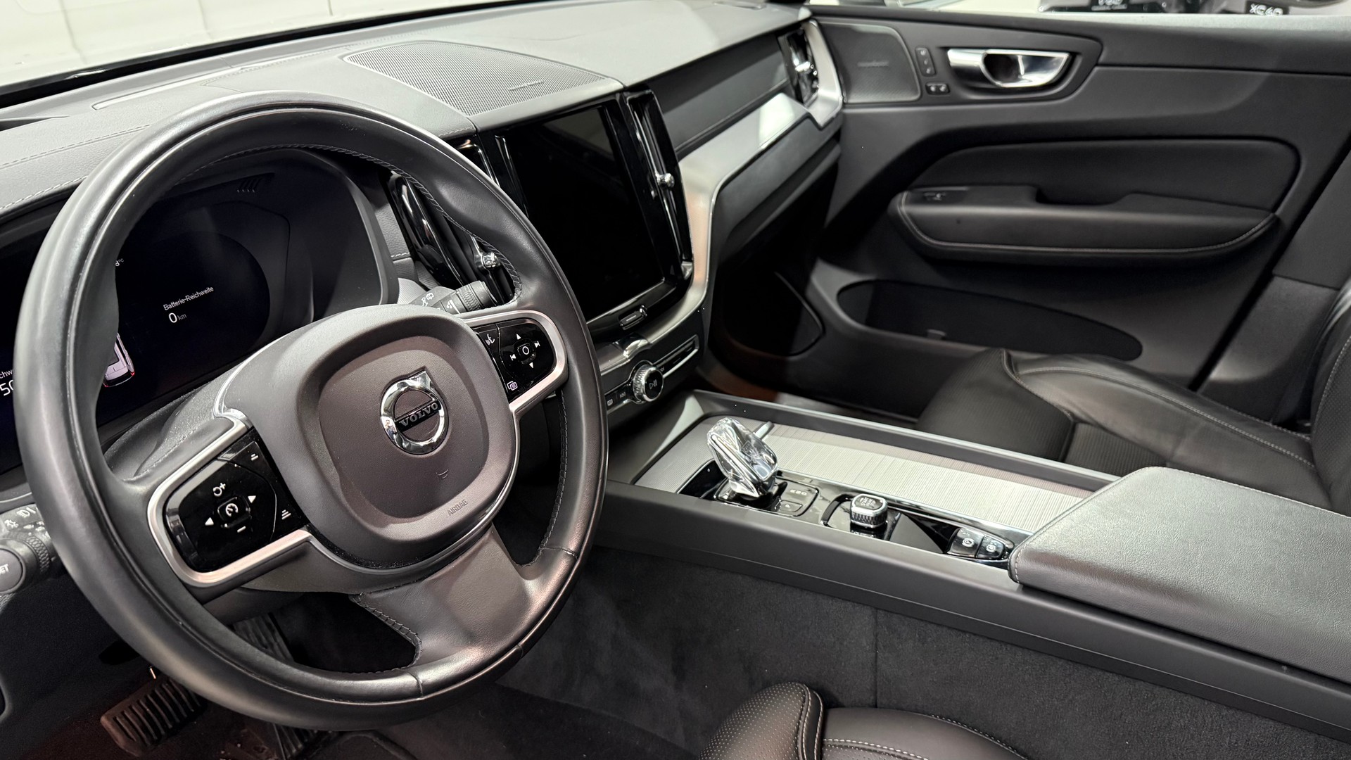VOLVO XC60 2.0 T6 TE Inscription eAW-image-3