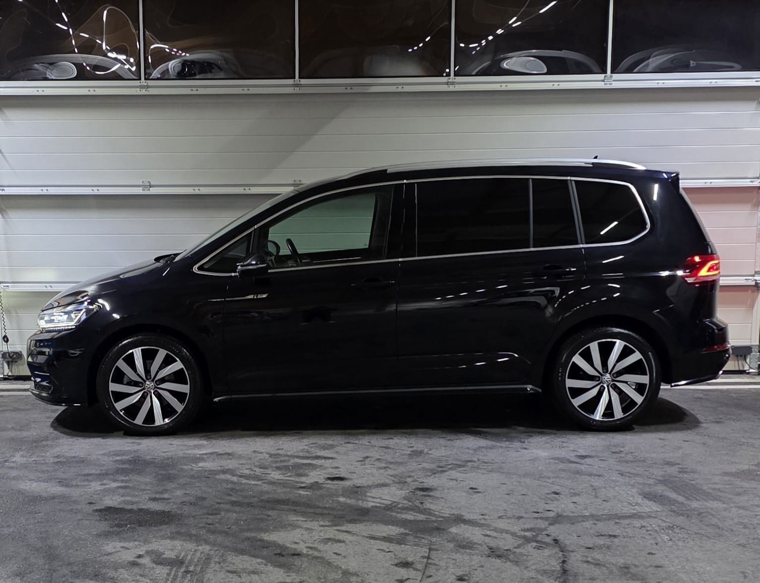 VW Touran 1.4 TSI BlueMotion Technology R-Line Highline DSG *frisch ab MFK*-image-1