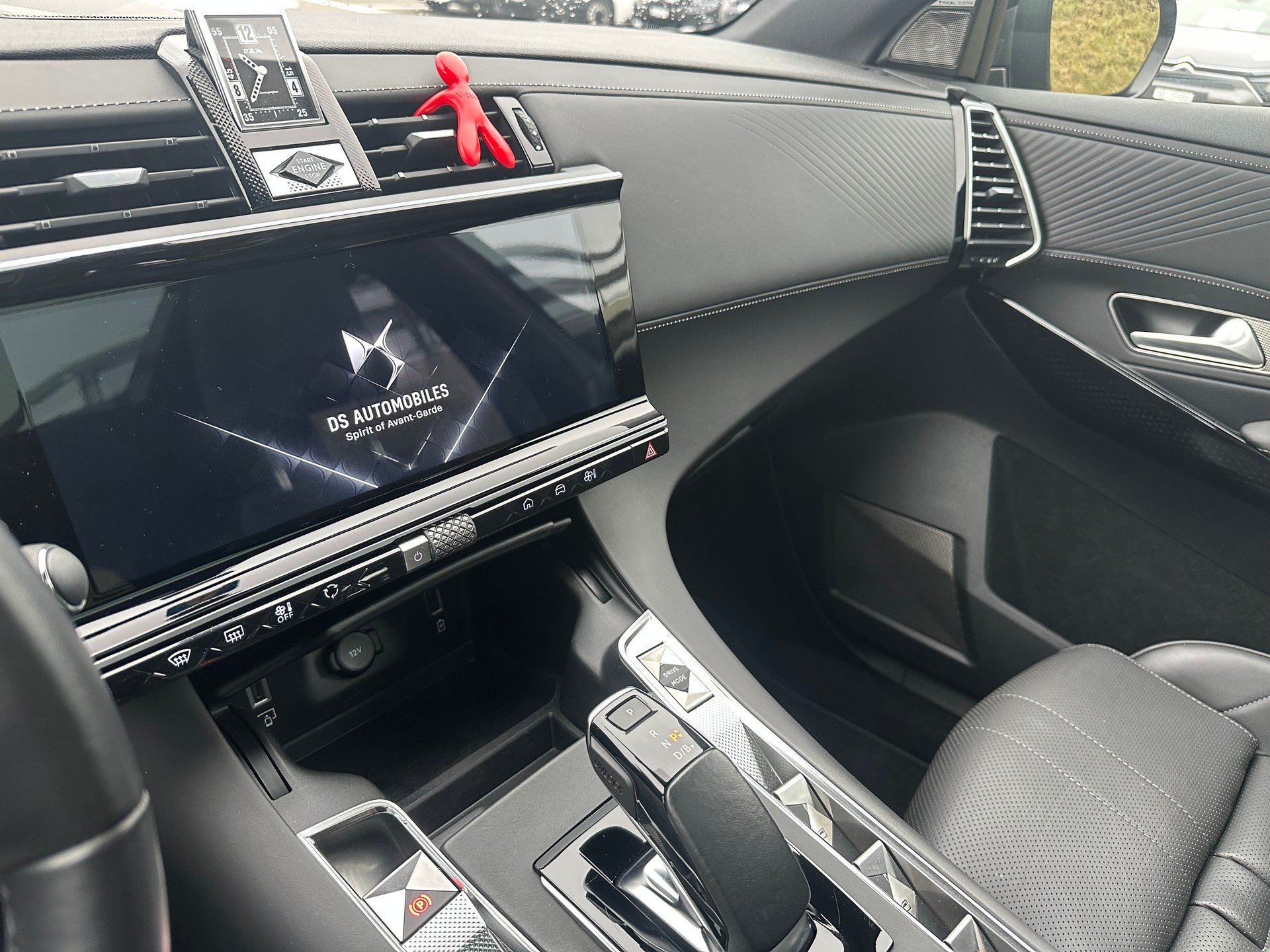 DS AUTOMOBILES DS 7 Crossback E-Tense 360 4x4 La Premiére-image-9