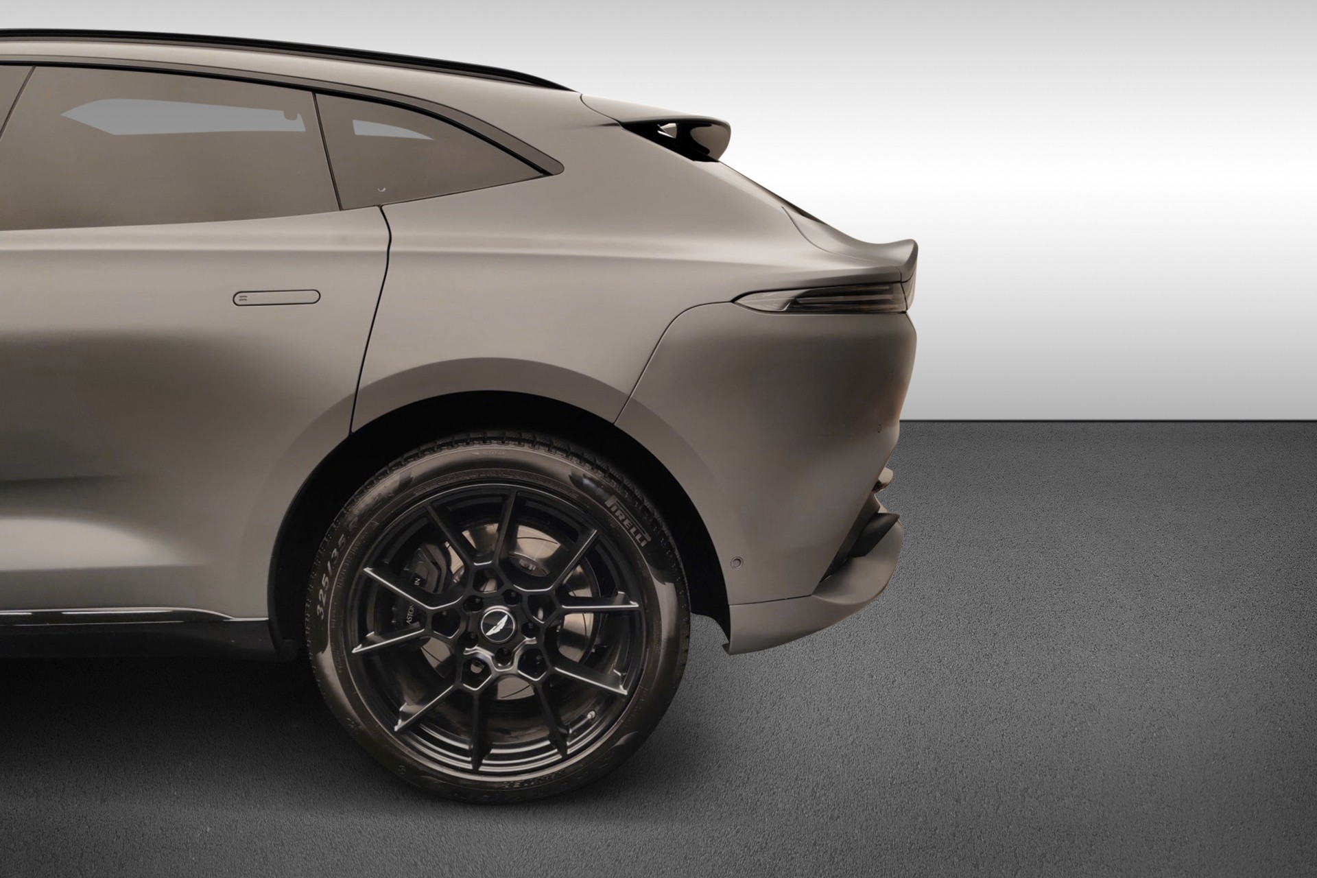 ASTON MARTIN DBX 4.0 V8-image-9