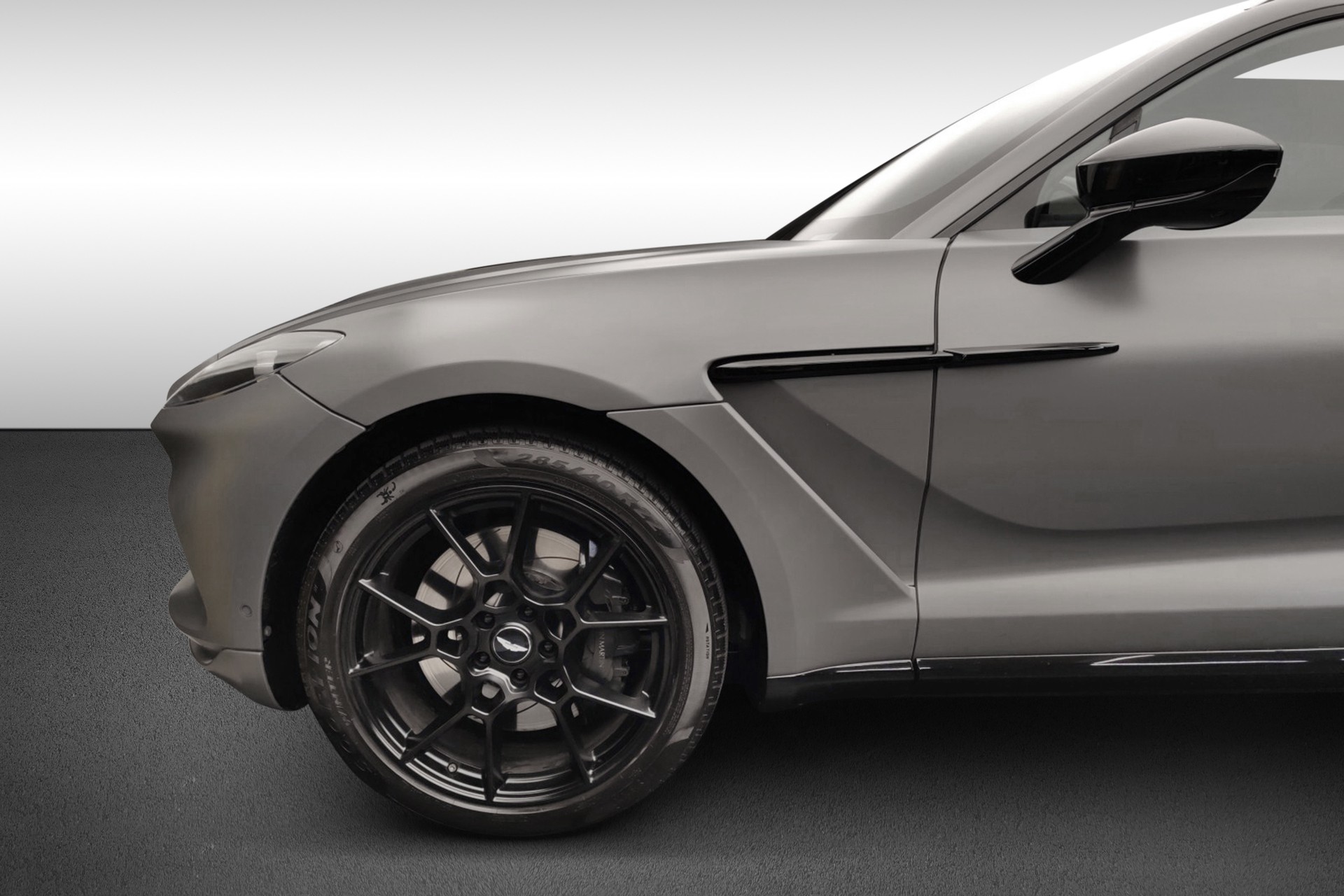ASTON MARTIN DBX 4.0 V8-image-8