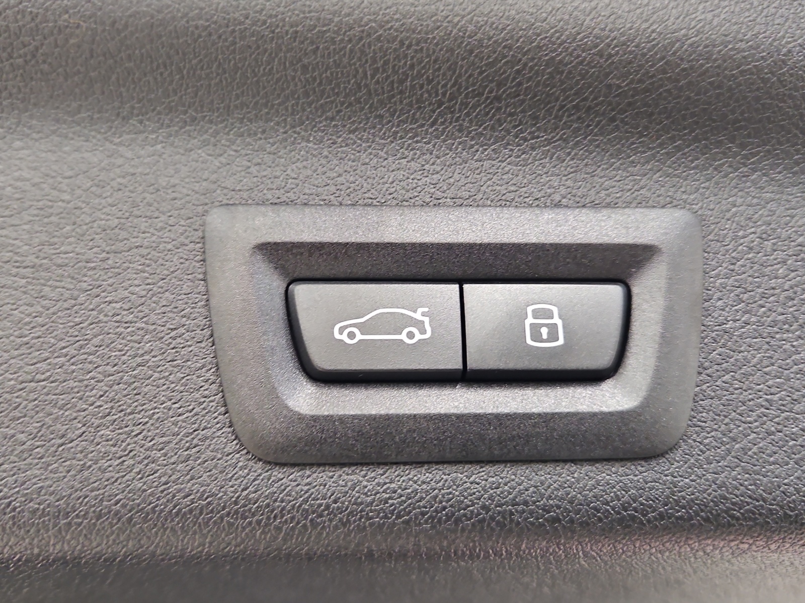 BMW X1 sDrive 18i-image-15