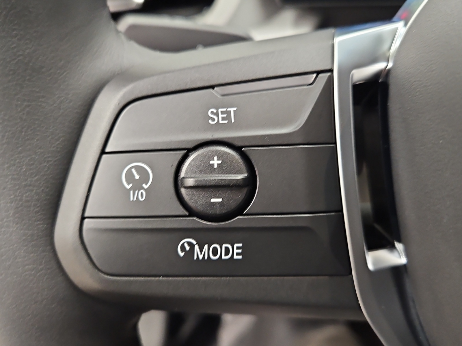BMW X1 sDrive 18i-image-17