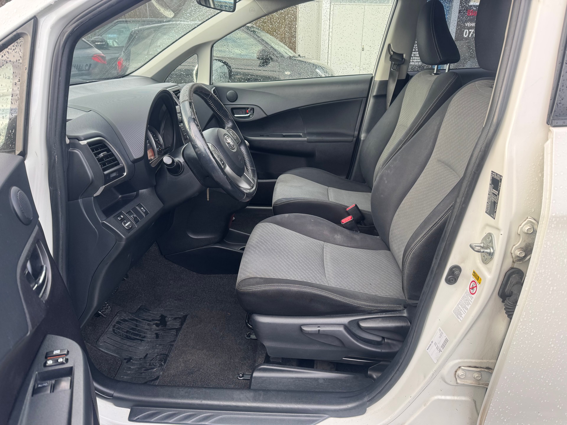 TOYOTA Verso-S 1.4 D-4D Linea Sol-image-7