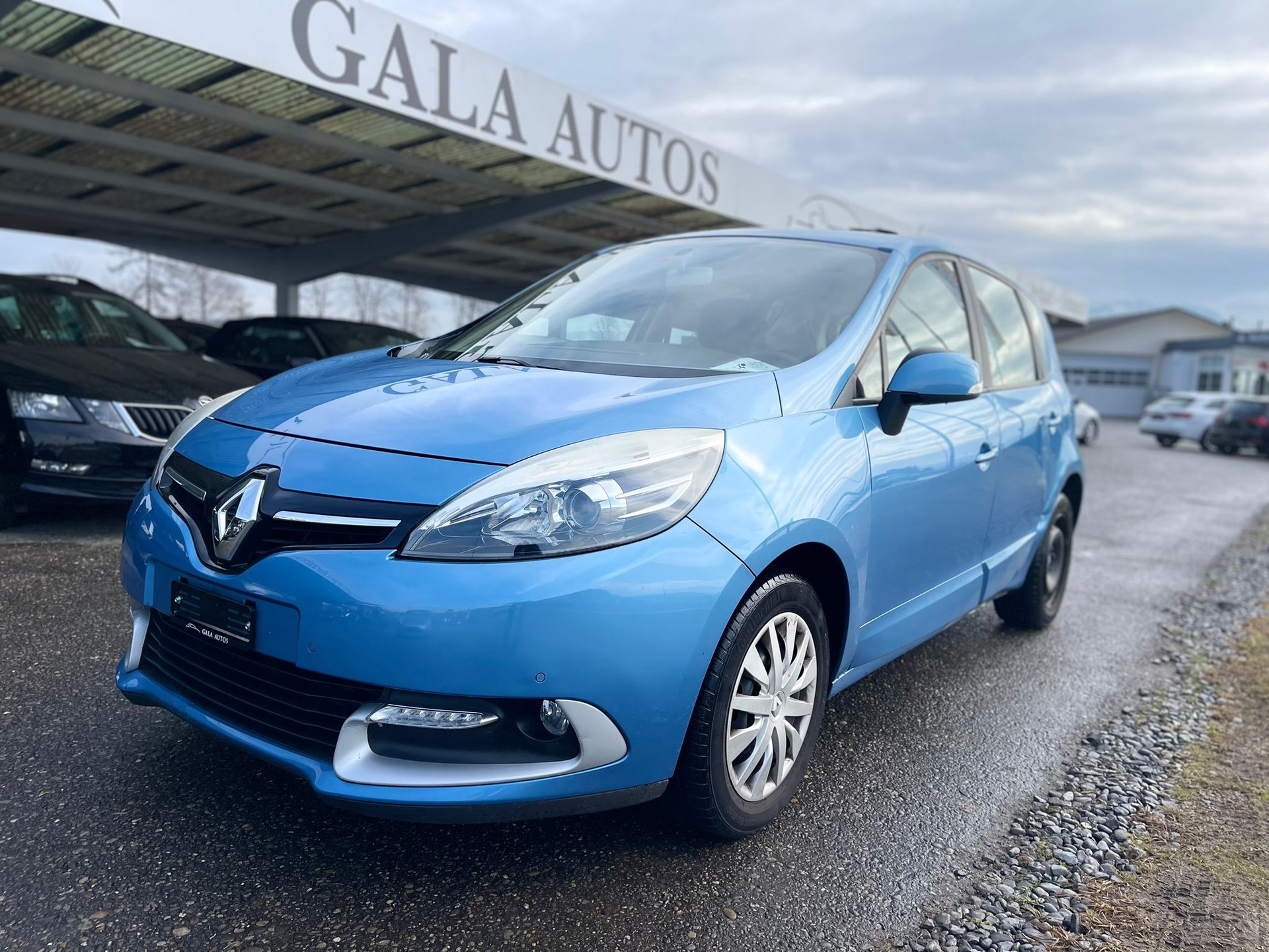 RENAULT Scénic 1.2 16V Turbo Dynamique-image-0