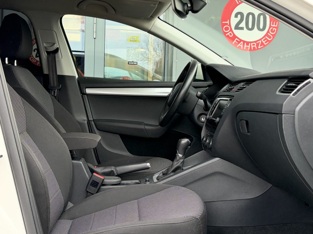 SKODA Octavia Combi 2.0 TDI Ambition DSG-image-5