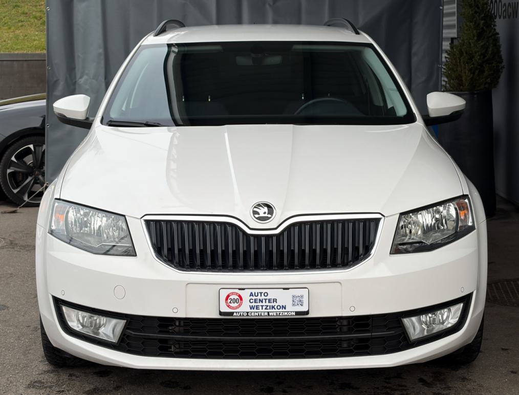 SKODA Octavia Combi 2.0 TDI Ambition DSG-image-0