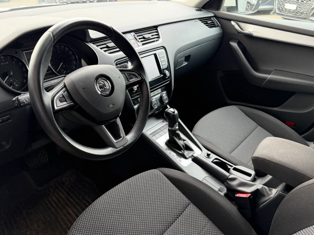 SKODA Octavia Combi 2.0 TDI Ambition DSG-image-3