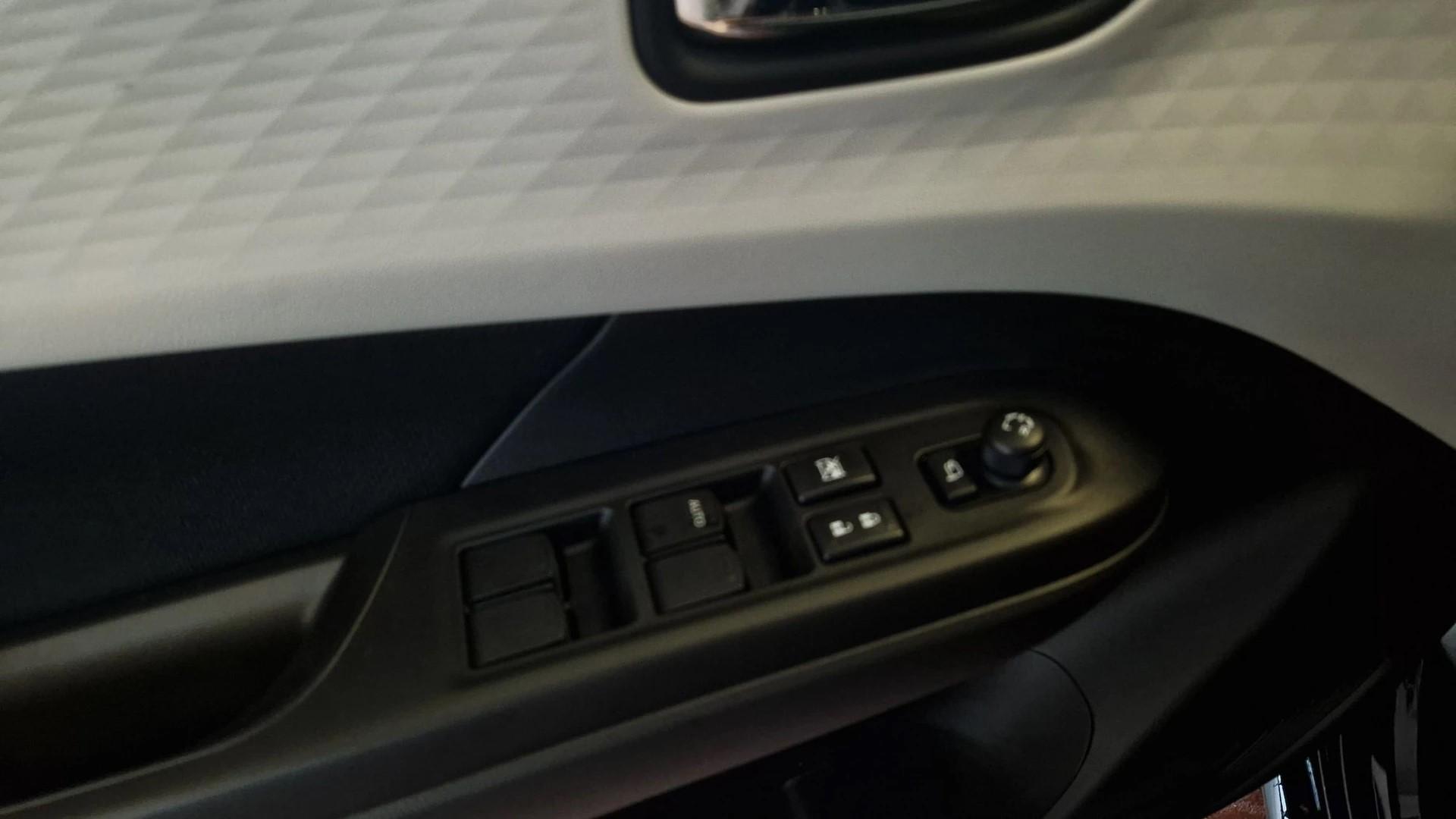 SUZUKI Swift 1.2 Compact Top Hybrid 4x4-image-8