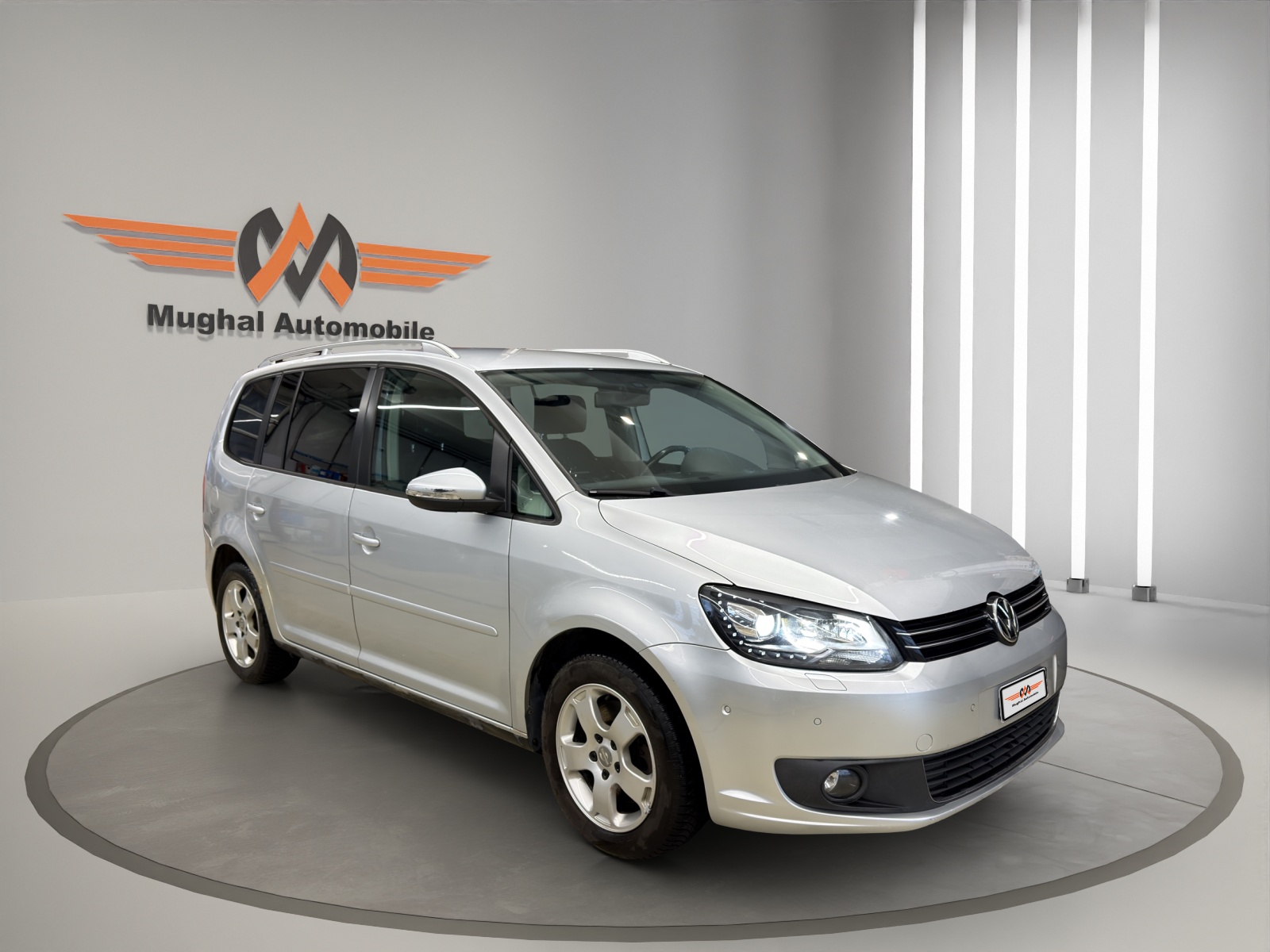 VW Touran 2.0 TDI BMT Comfortline DSG-image-2