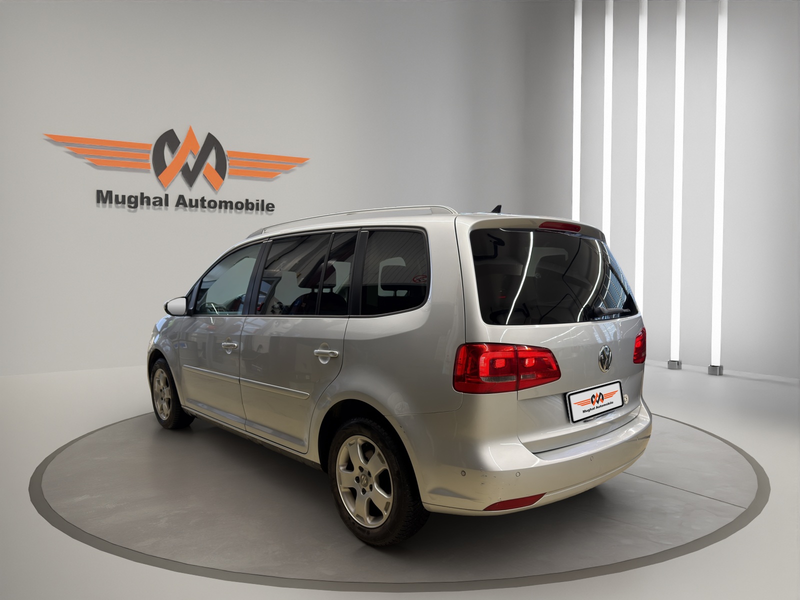 VW Touran 2.0 TDI BMT Comfortline DSG-image-5