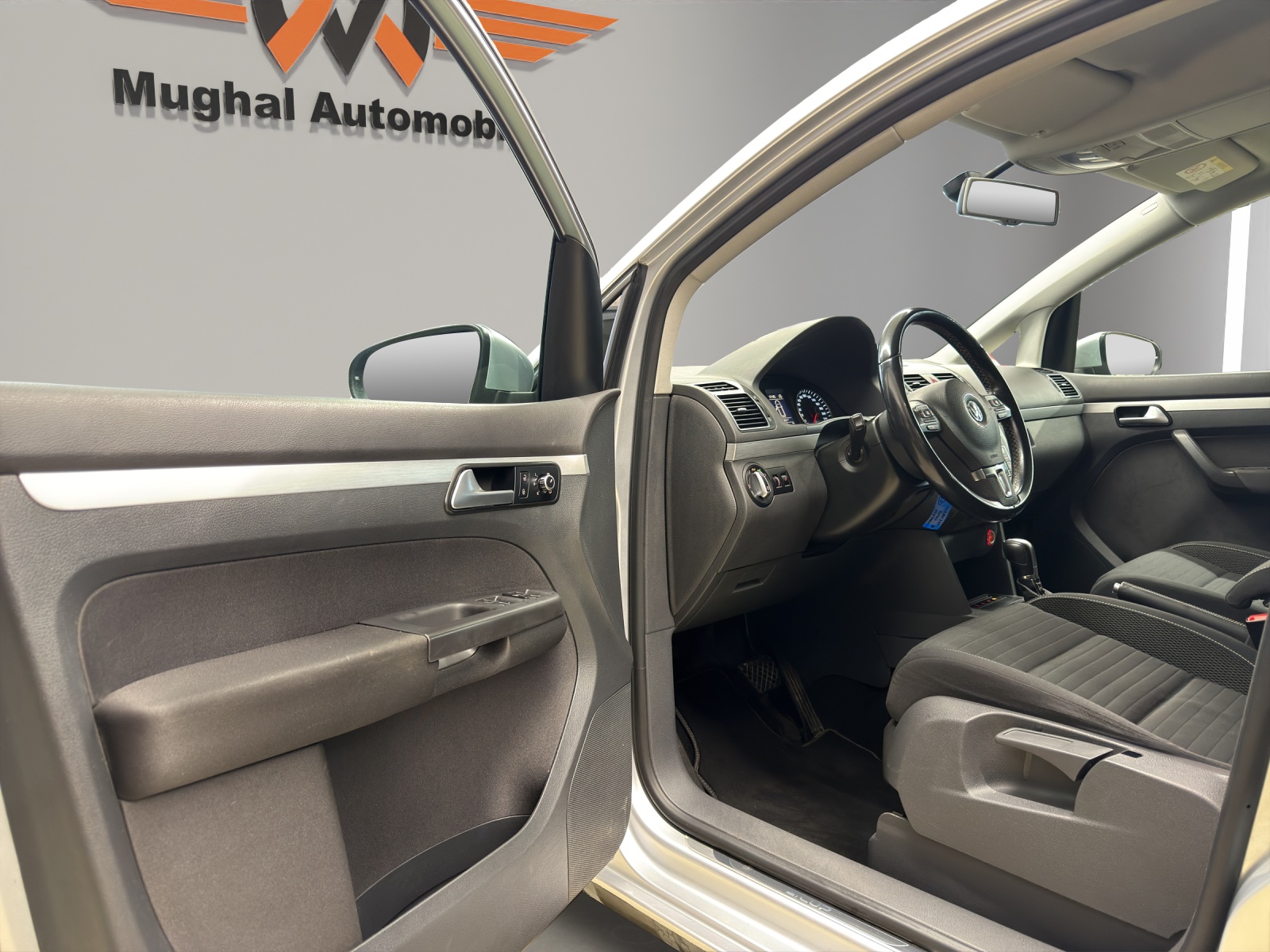 VW Touran 2.0 TDI BMT Comfortline DSG-image-7