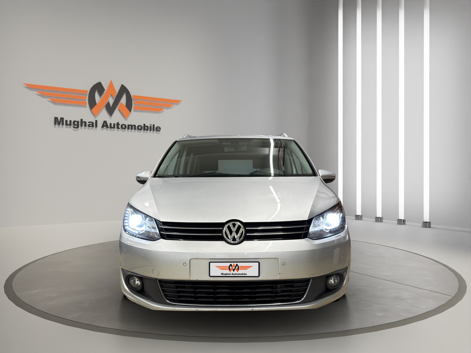 VW Touran 2.0 TDI BMT Comfortline DSG-image-1