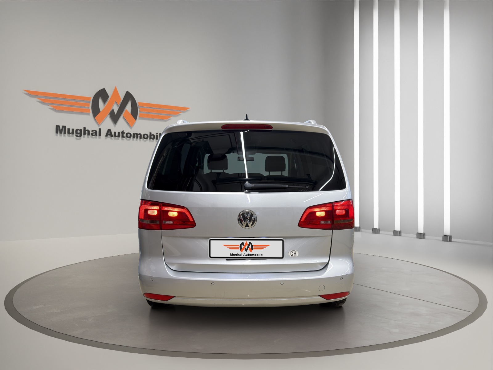VW Touran 2.0 TDI BMT Comfortline DSG-image-4