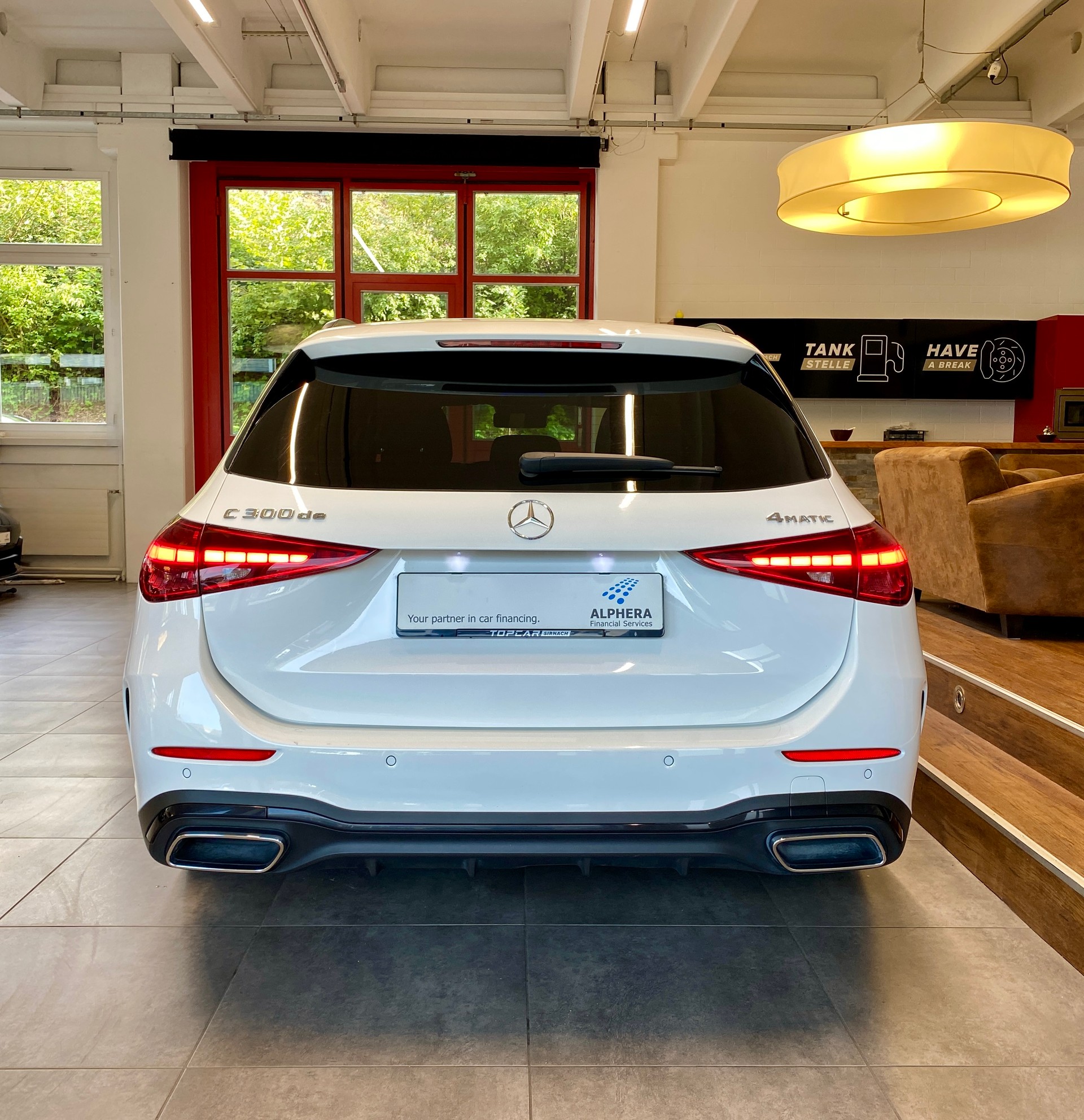 MERCEDES-BENZ C 300de T 4Matic AMG Line-image-4