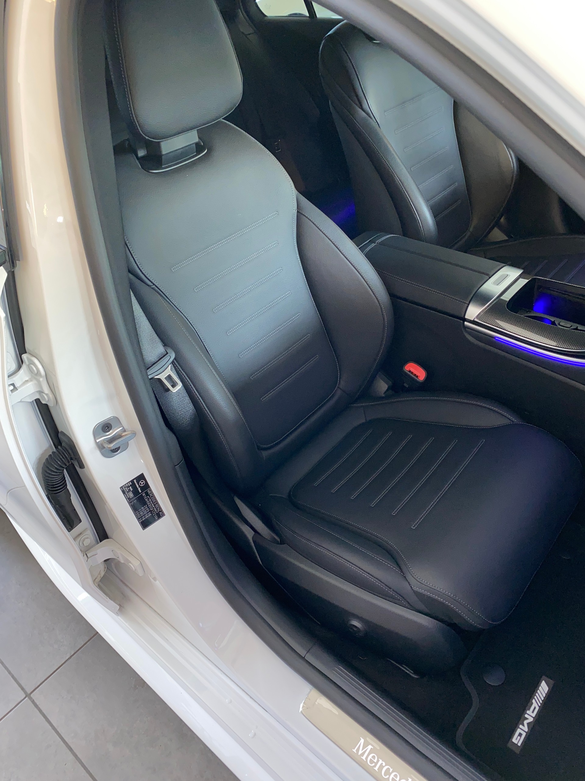 MERCEDES-BENZ C 300de T 4Matic AMG Line-image-15