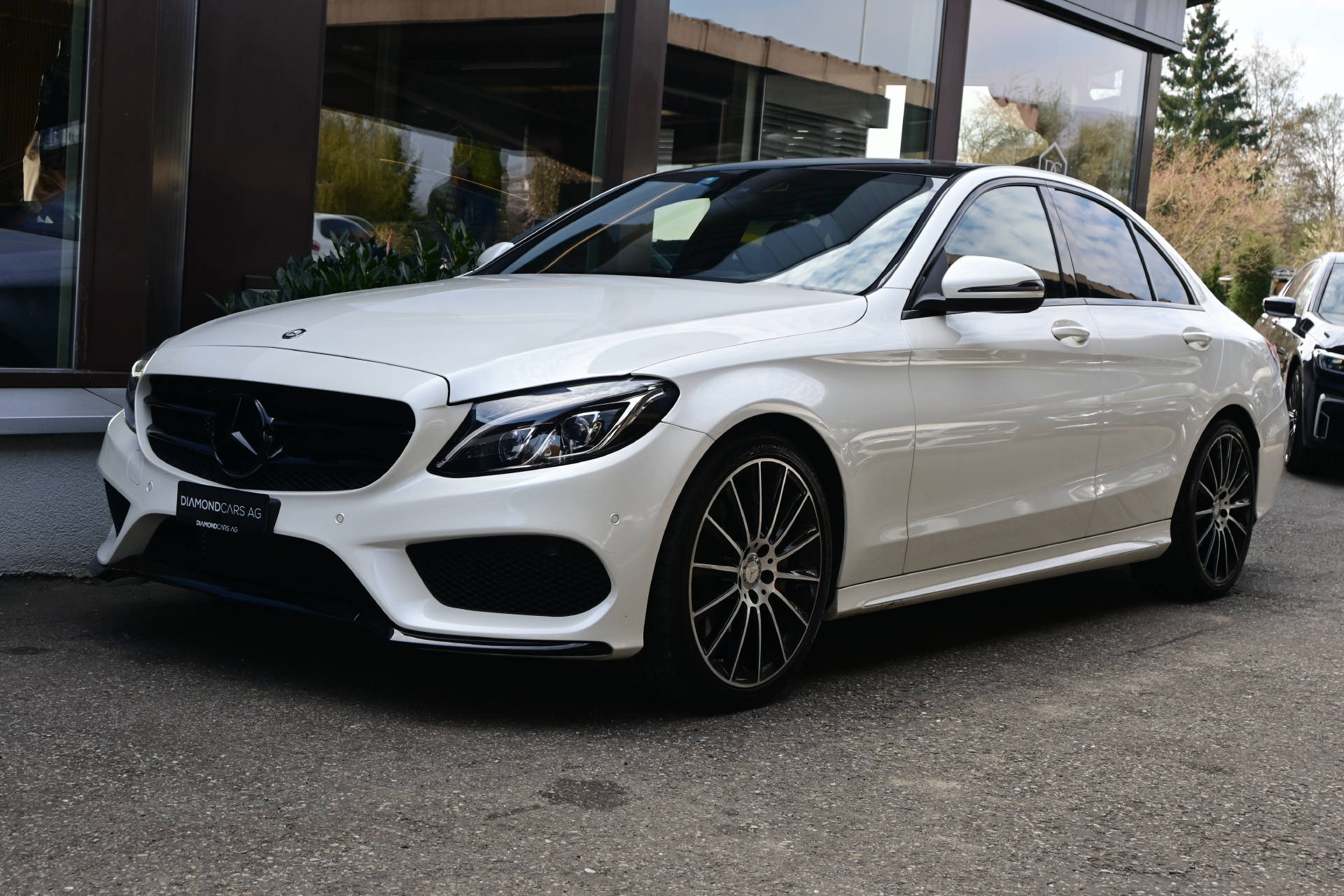 MERCEDES-BENZ C 300 AMG Line *Diamond Perlweiss*HUD*Pano*UVM.-image-0