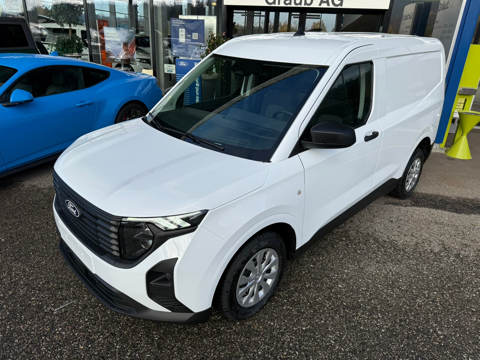 FORD Transit Courier Van 1.0 EcoBoost Trend Automat-image-2