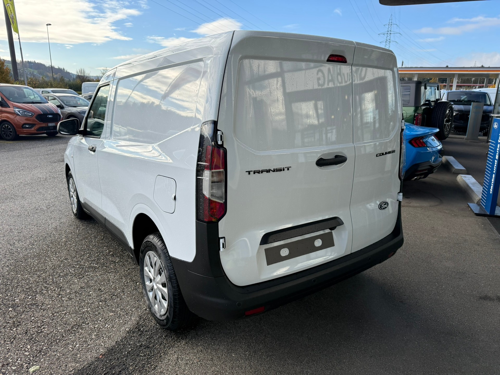 FORD Transit Courier Van 1.0 EcoBoost Trend Automat-image-4