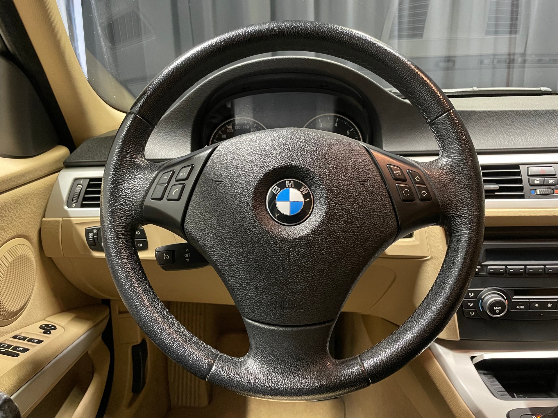 BMW 318i Dynamic Edition Steptronic (55)-image-10