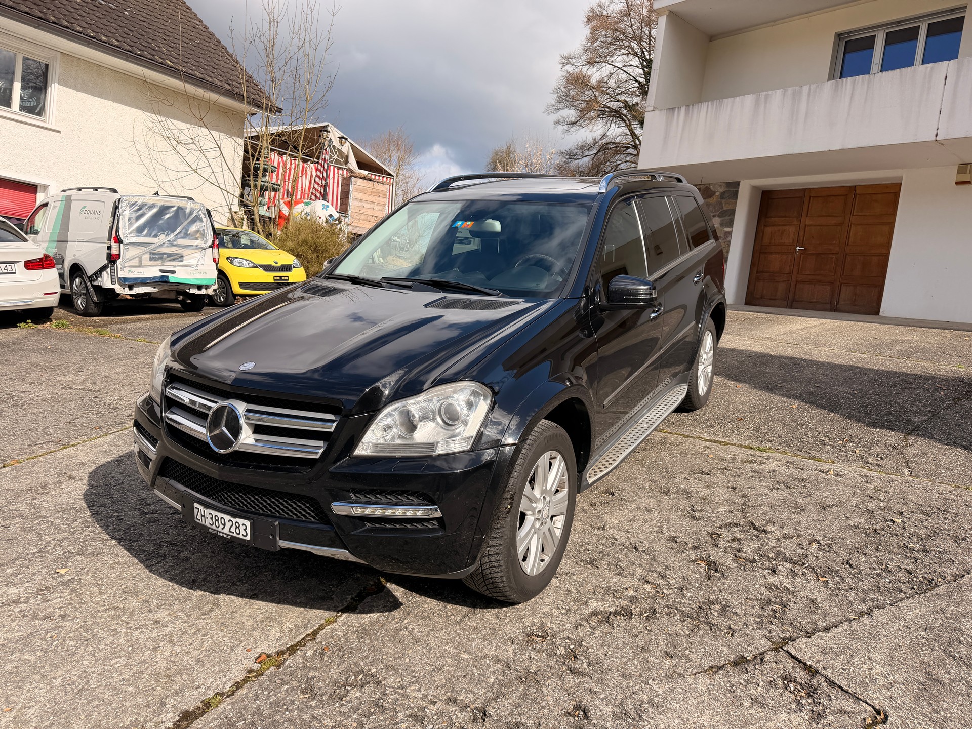 MERCEDES-BENZ GL 500 4Matic 7G-Tronic-showroom-element-2