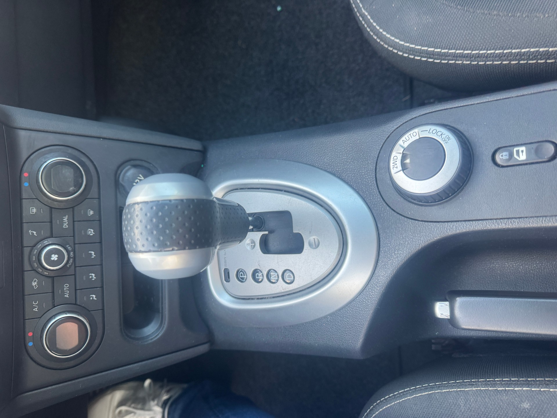 NISSAN Qashqai 2.0 4WD i-Way XTronic CVT-image-13