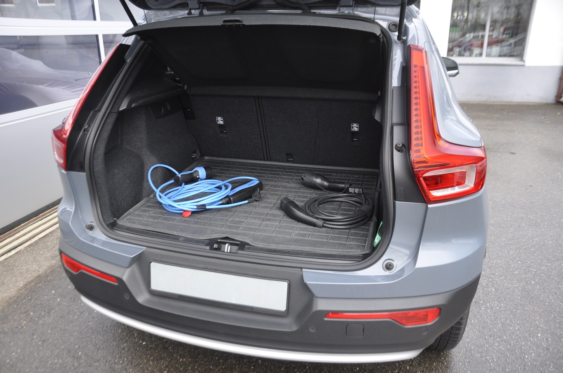 VOLVO XC40 T4 PHEV Essential Bright DCT-image-13
