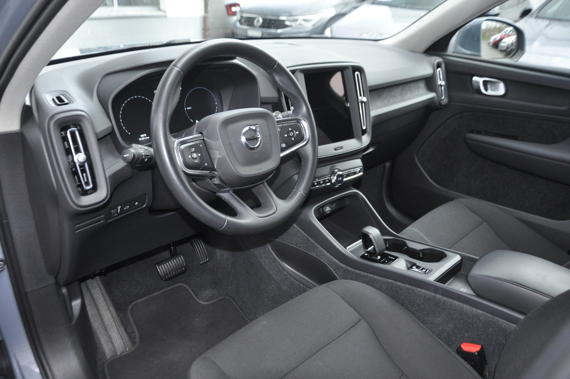 VOLVO XC40 T4 PHEV Essential Bright DCT-image-5