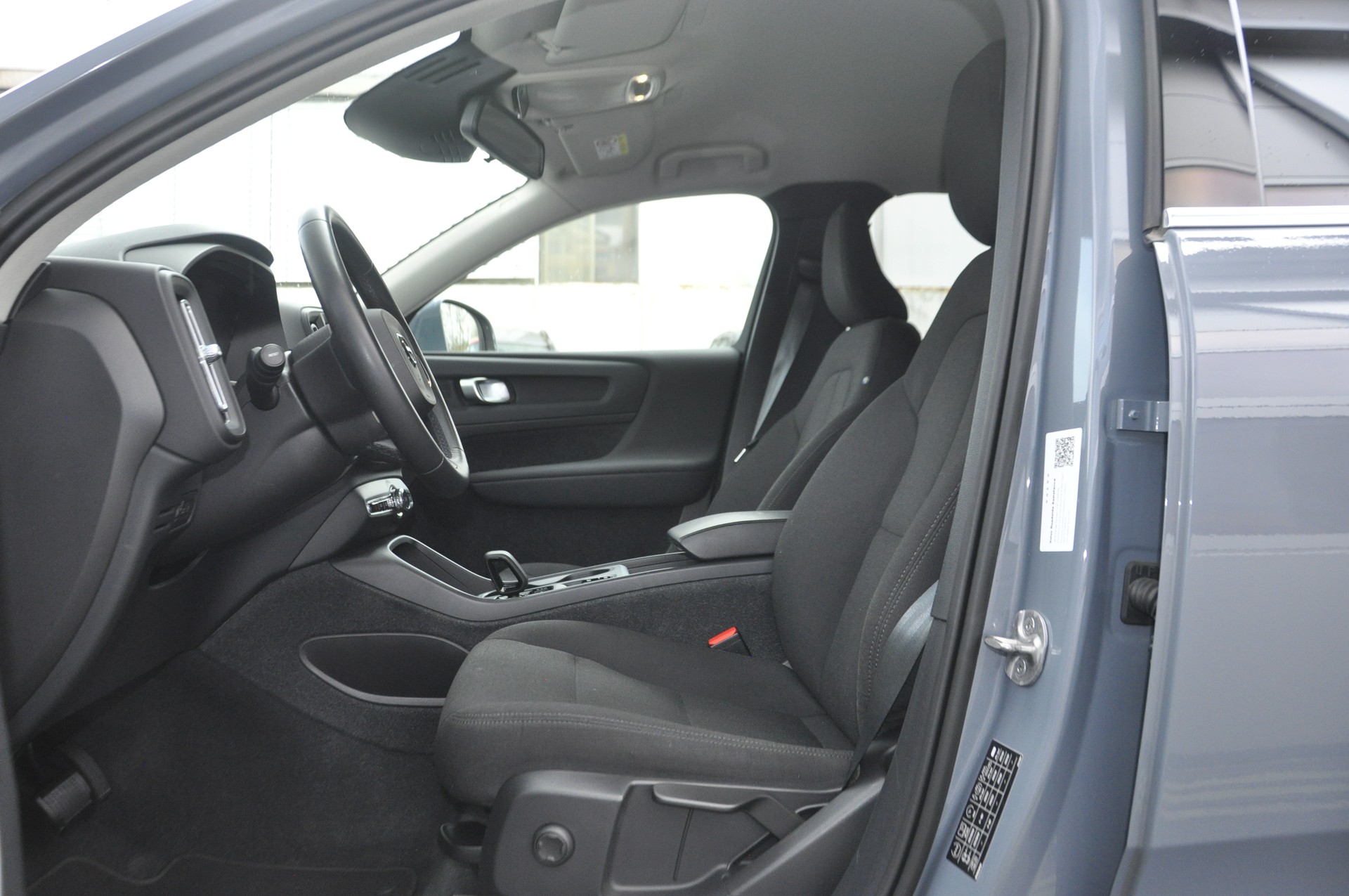VOLVO XC40 T4 PHEV Essential Bright DCT-image-4