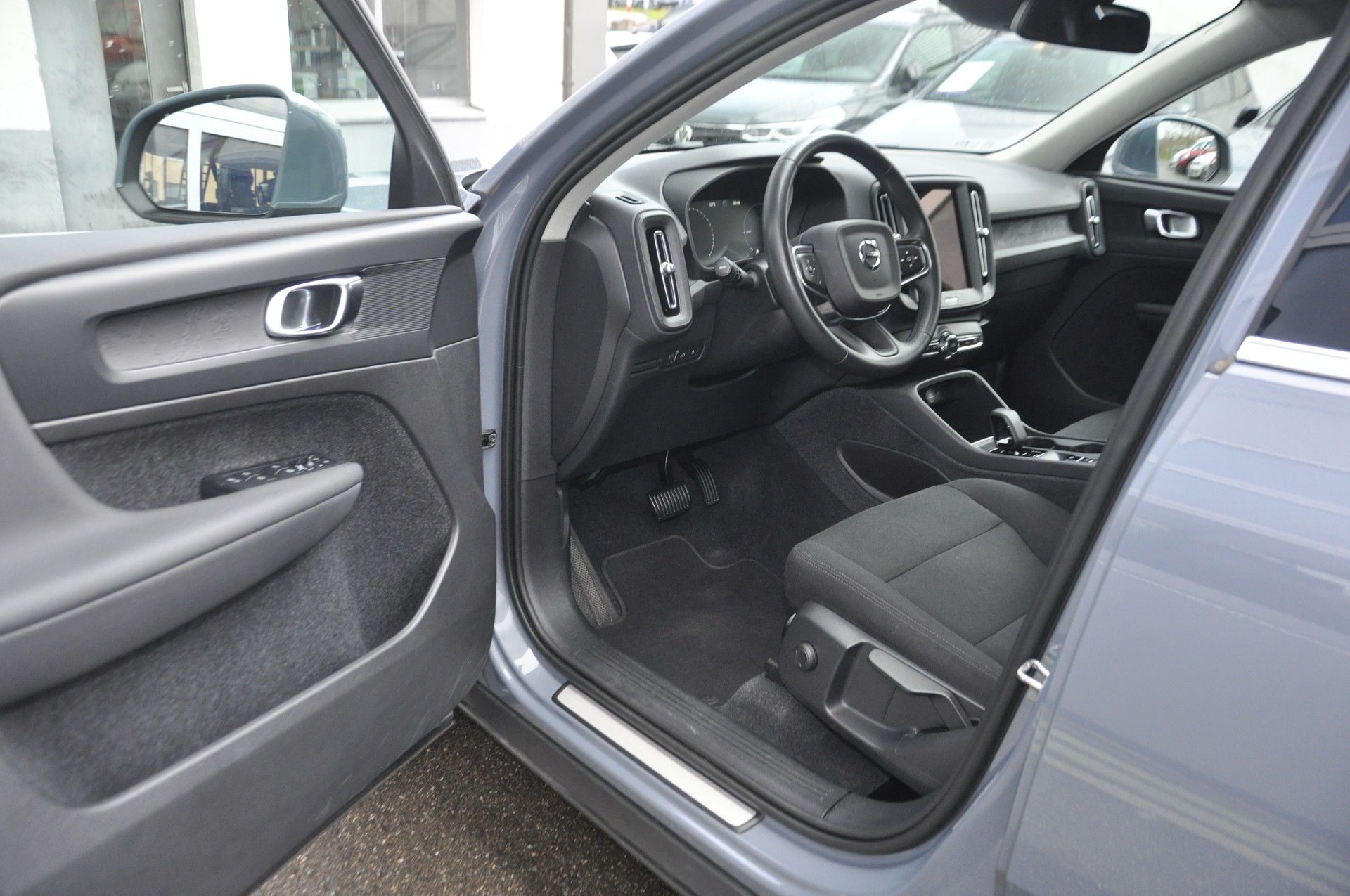VOLVO XC40 T4 PHEV Essential Bright DCT-image-3