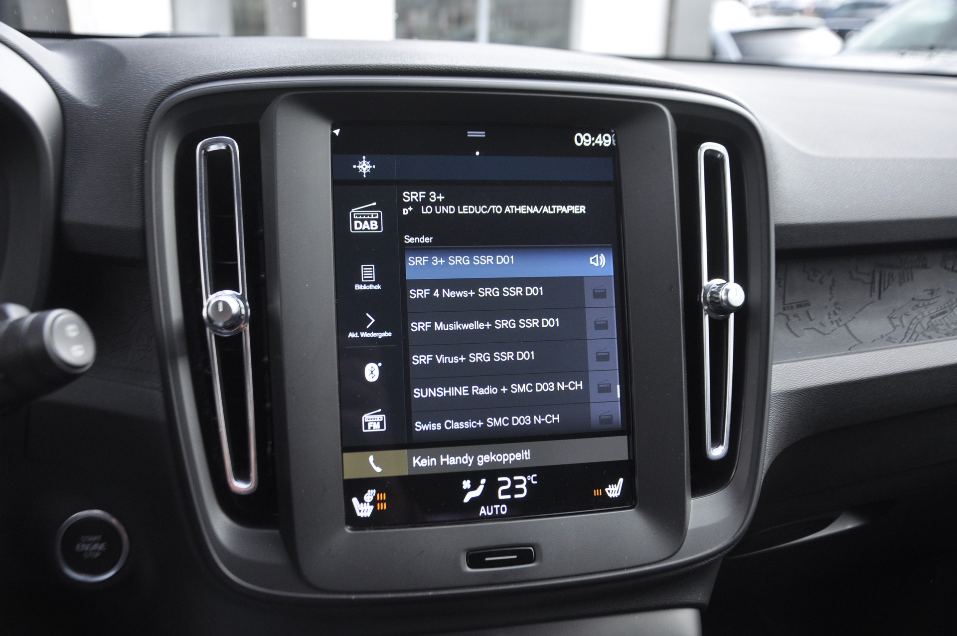 VOLVO XC40 T4 PHEV Essential Bright DCT-image-12