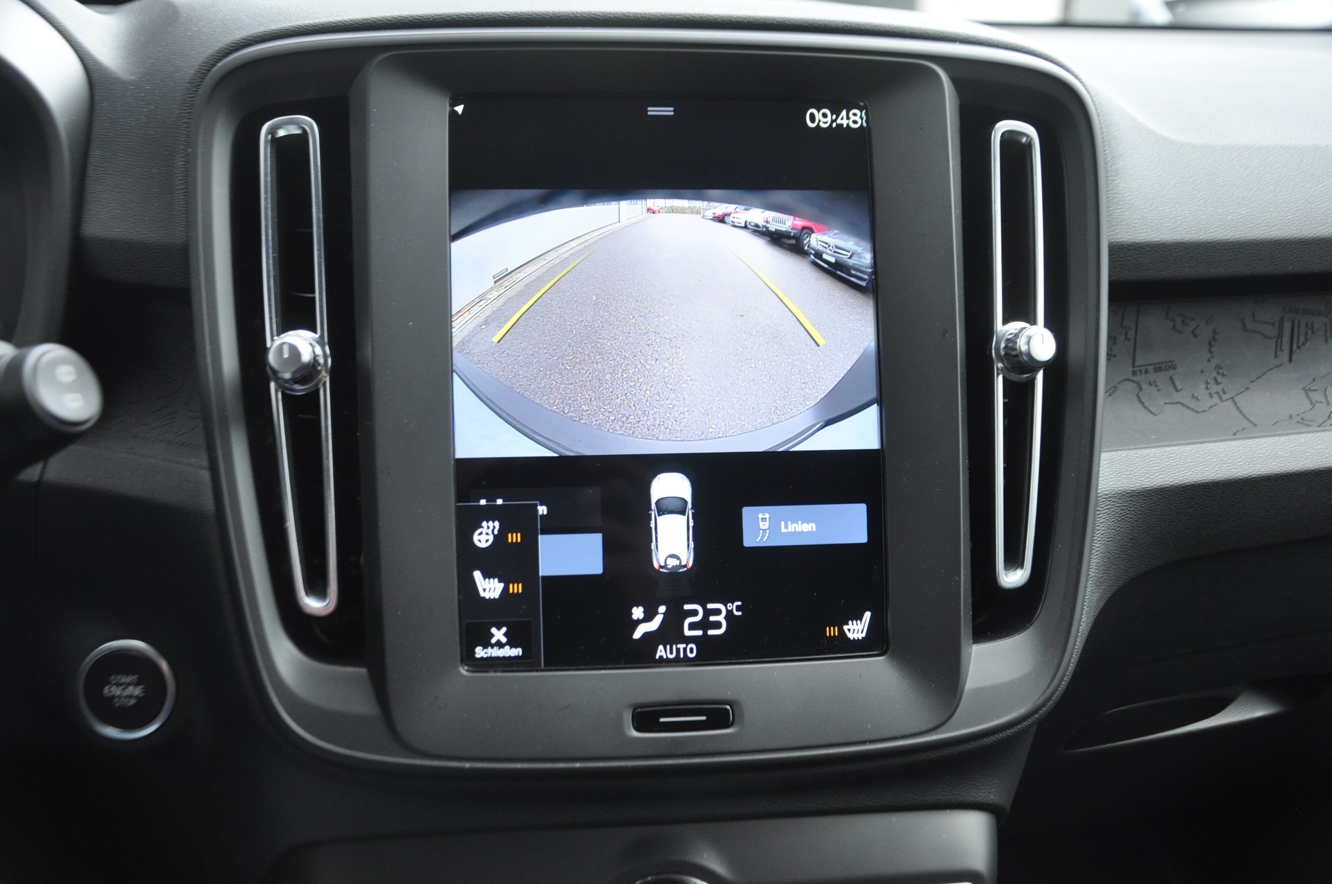 VOLVO XC40 T4 PHEV Essential Bright DCT-image-9