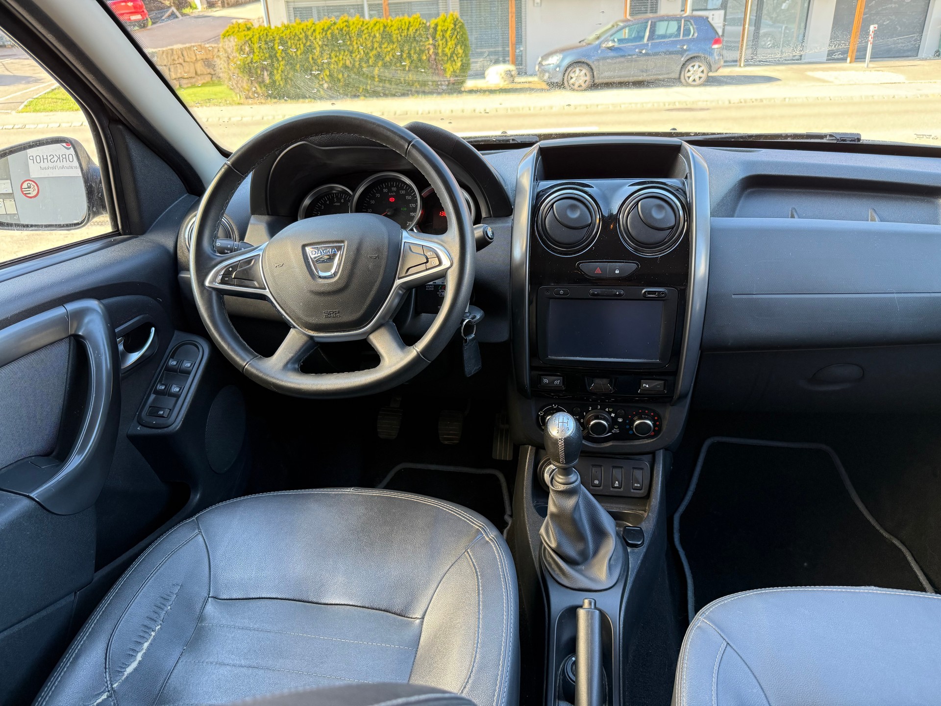 DACIA Duster 1.2 T Lauréate 4x4-image-12