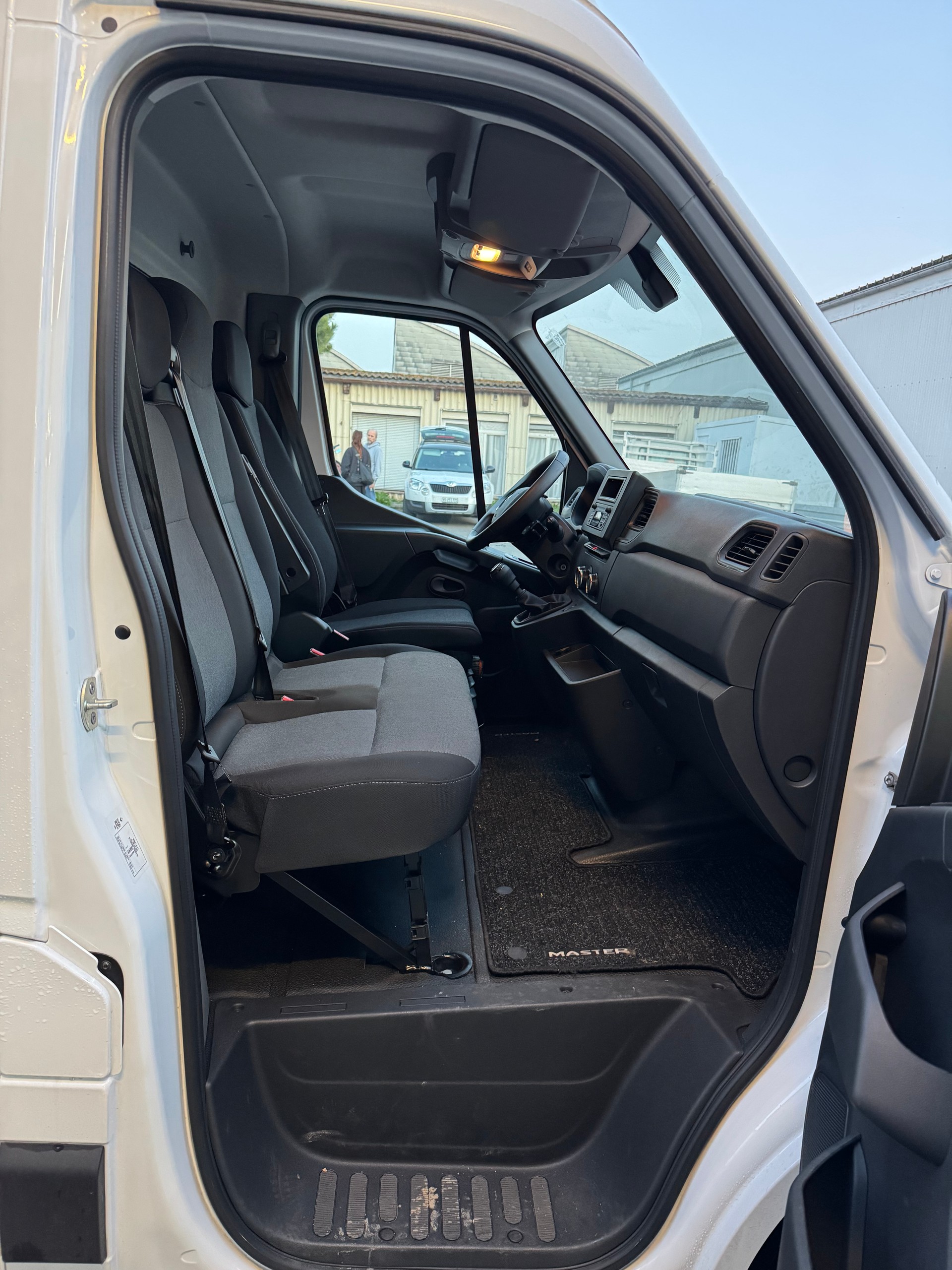 RENAULT MASTER-image-6