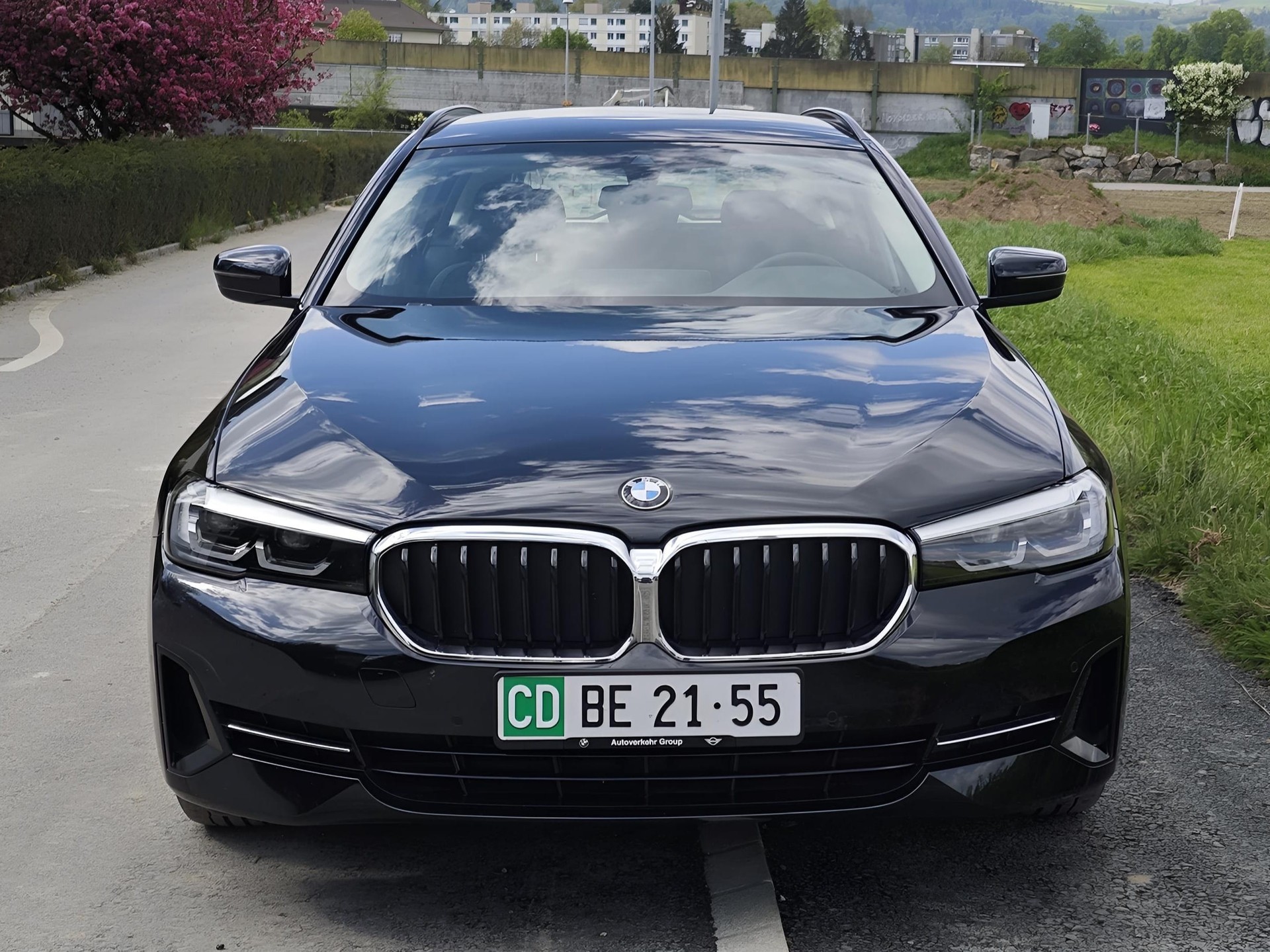 BMW 530i xDrive 48V Touring Steptronic-image-0
