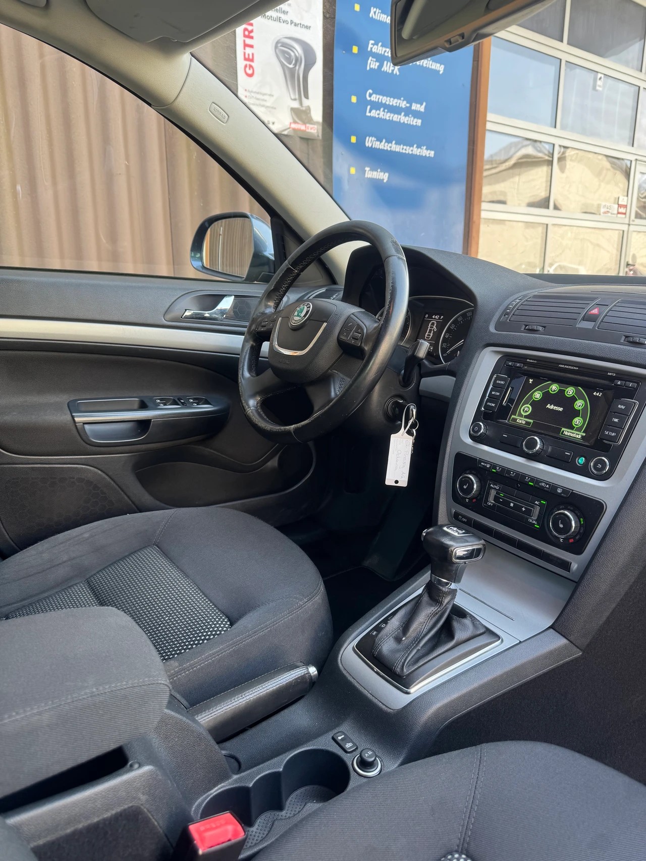 SKODA Octavia Combi 2.0 TDI AllDrive 4x4 DSG-image-7
