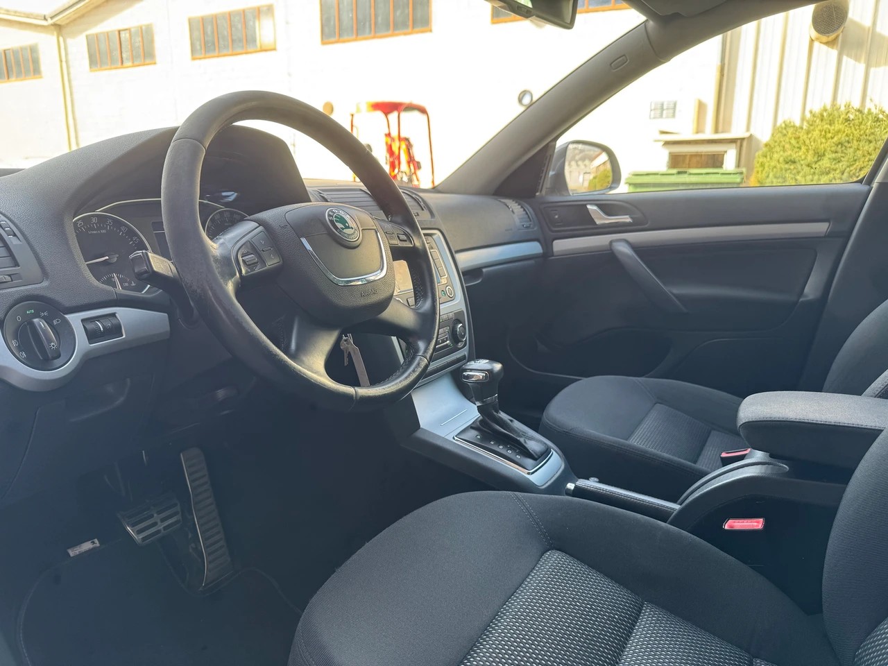 SKODA Octavia Combi 2.0 TDI AllDrive 4x4 DSG-image-8