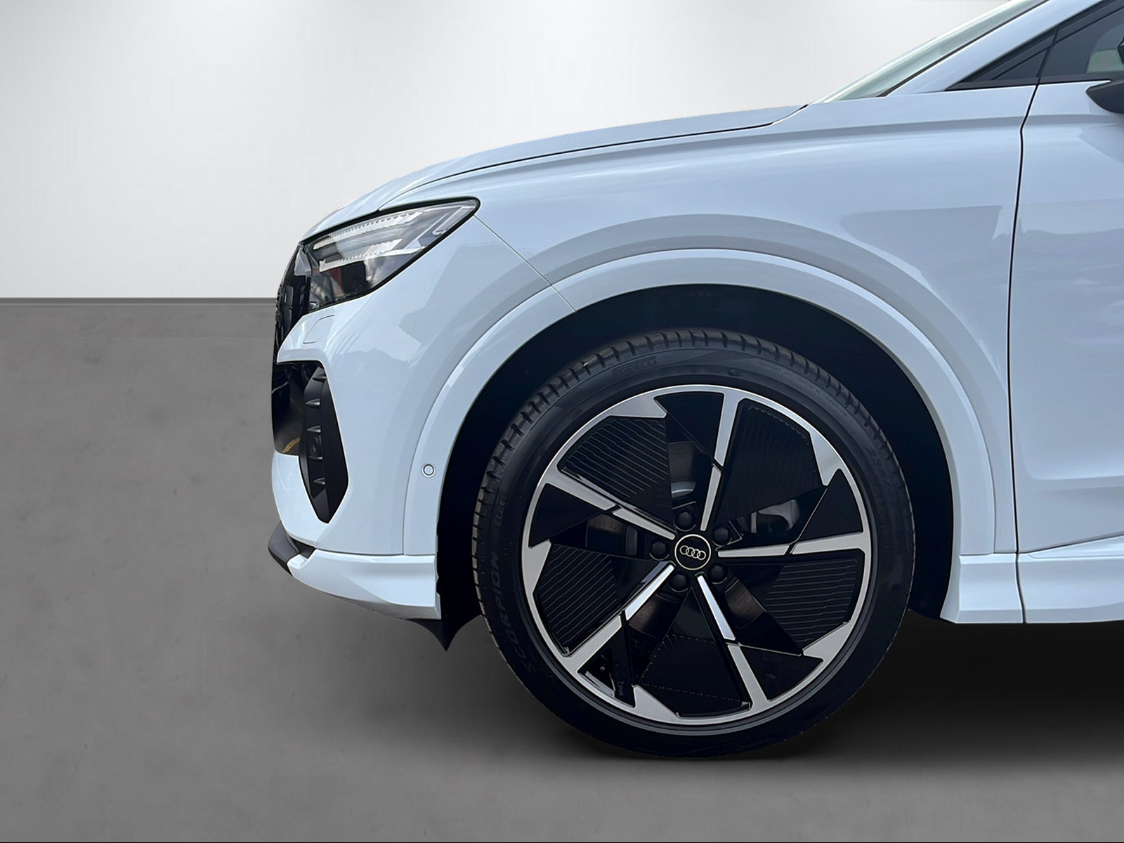 AUDI Q4 45 e-tron quattro 286PS/210kW BEV elektrisch-image-4