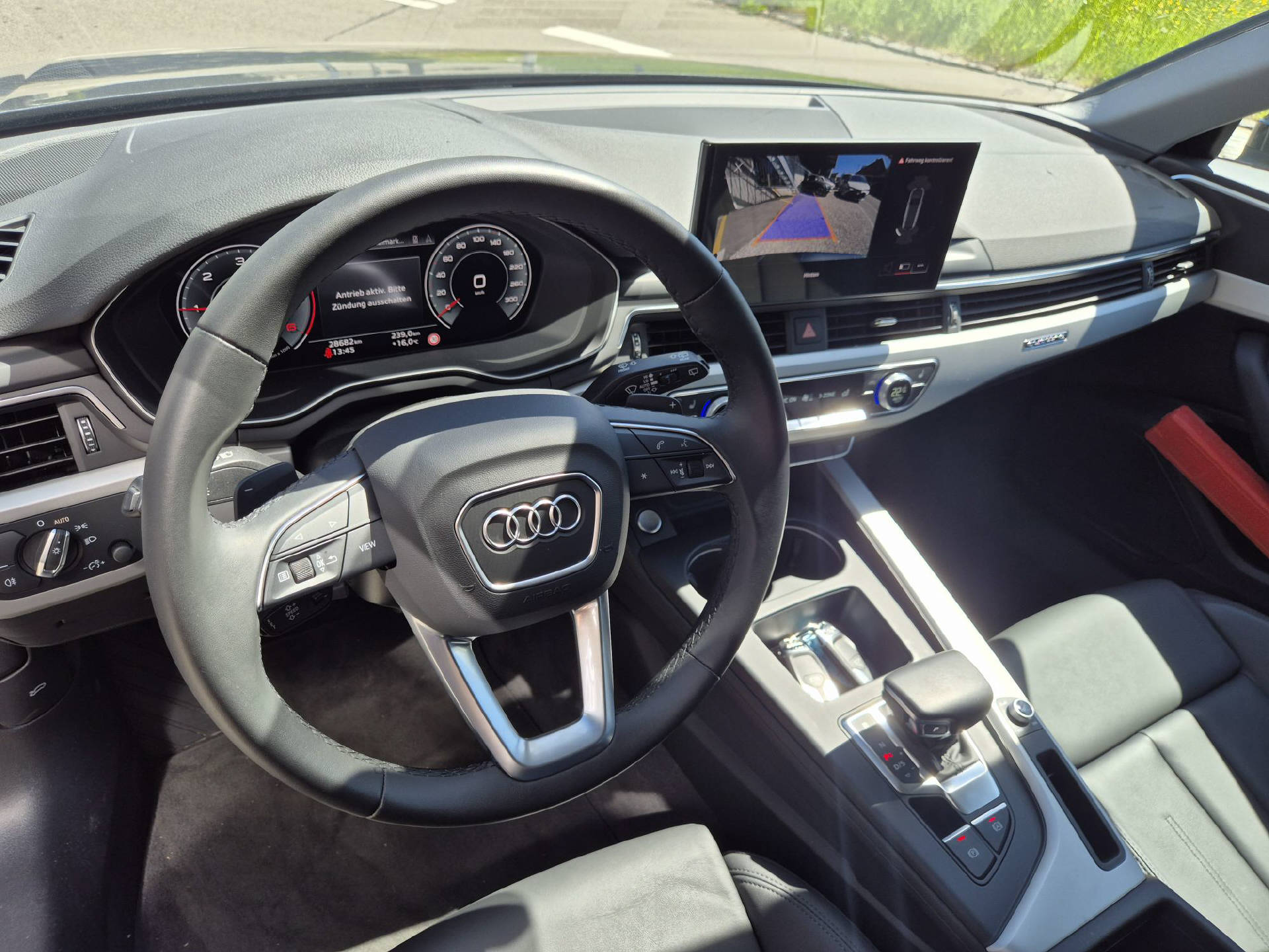 AUDI A4 Avant 2.0 40 TDI S Line quattro S-Tronic Competition-image-9