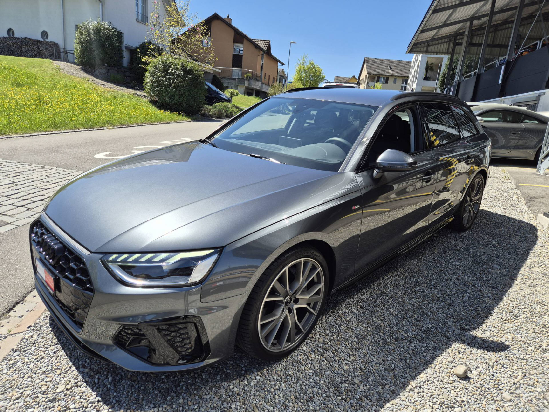 AUDI A4 Avant 2.0 40 TDI S Line quattro S-Tronic Competition-image-3