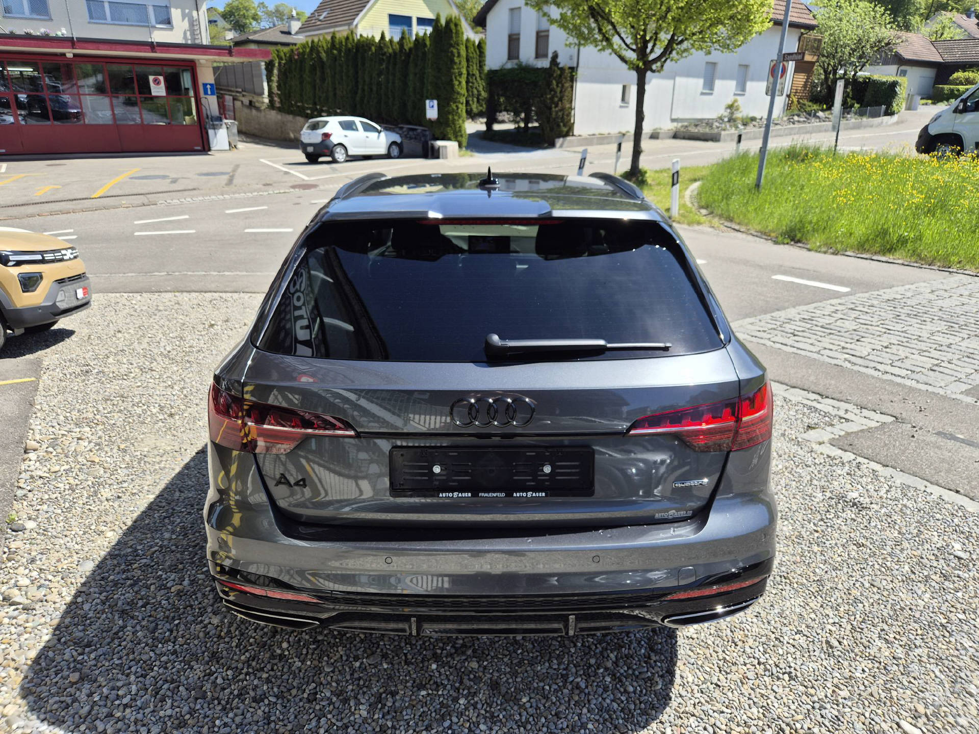 AUDI A4 Avant 2.0 40 TDI S Line quattro S-Tronic Competition-image-5