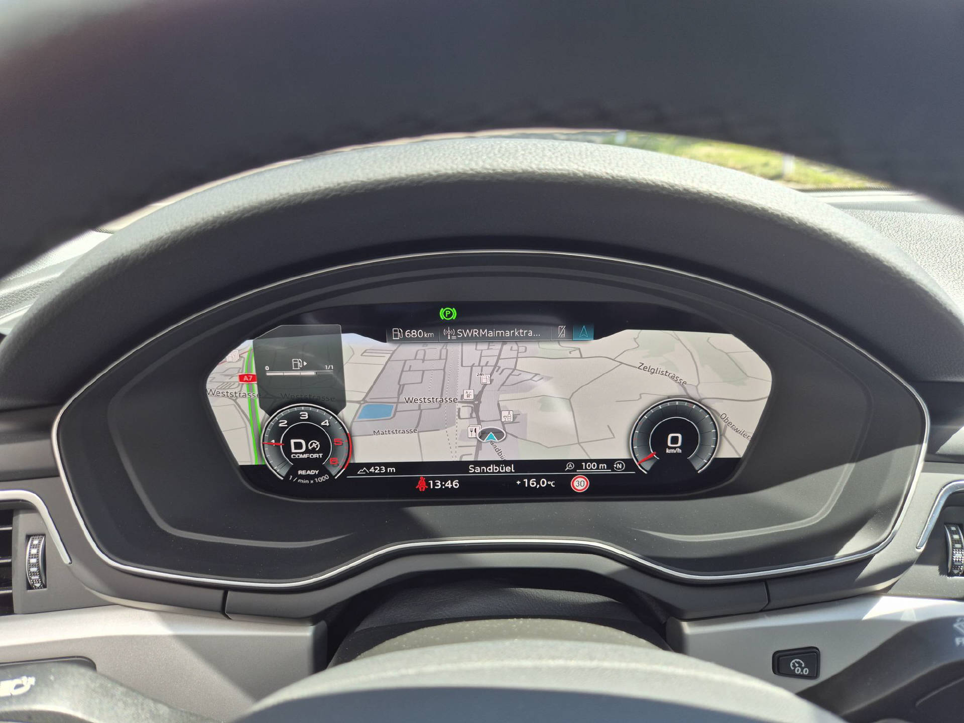 AUDI A4 Avant 2.0 40 TDI S Line quattro S-Tronic Competition-image-12