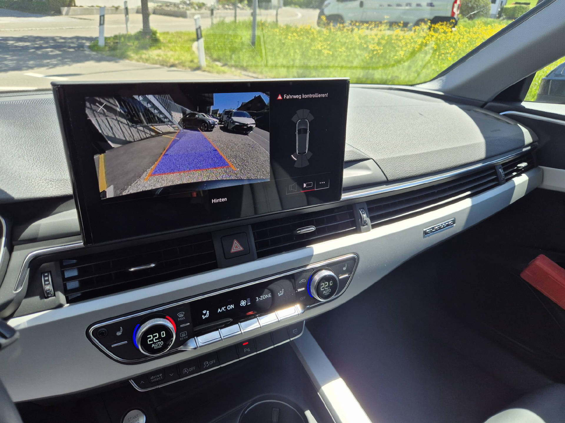 AUDI A4 Avant 2.0 40 TDI S Line quattro S-Tronic Competition-image-11