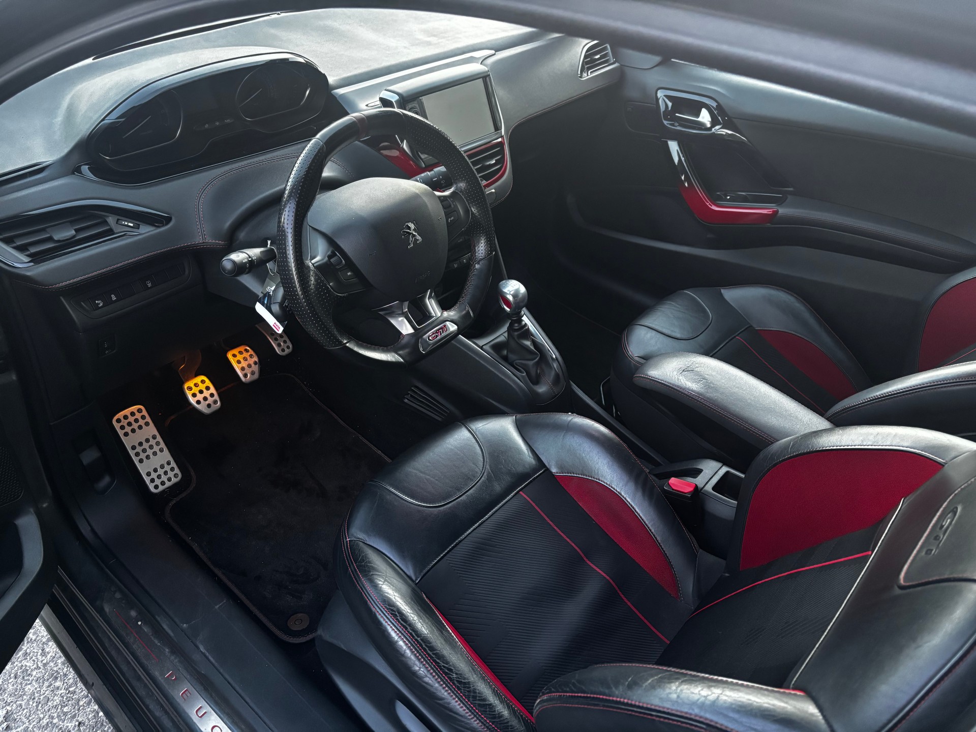 PEUGEOT 208 1.6 Turbo GTi-image-10