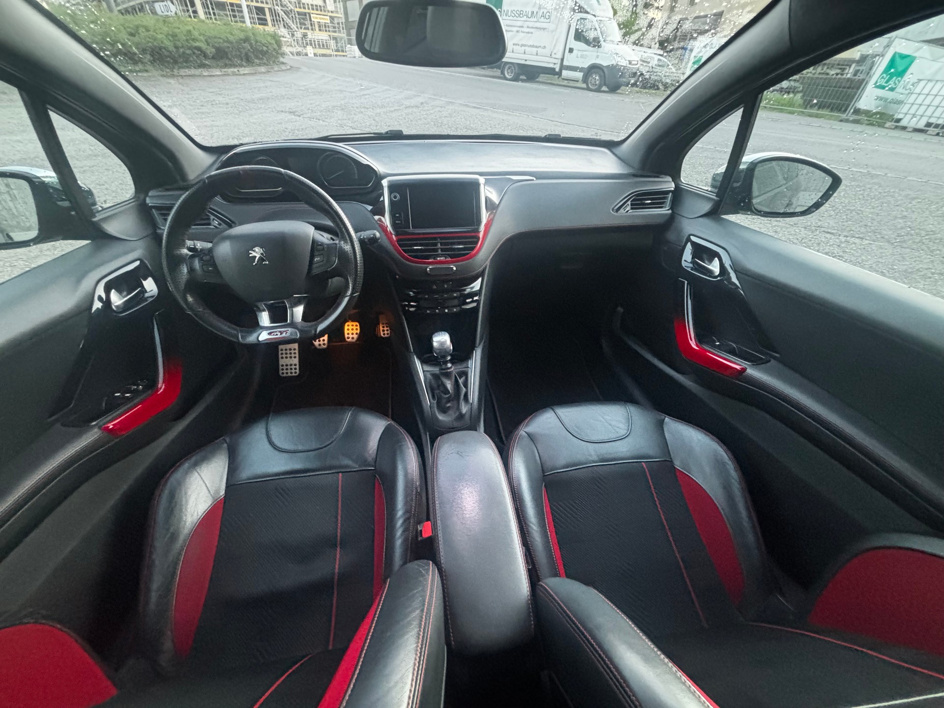 PEUGEOT 208 1.6 Turbo GTi-image-12