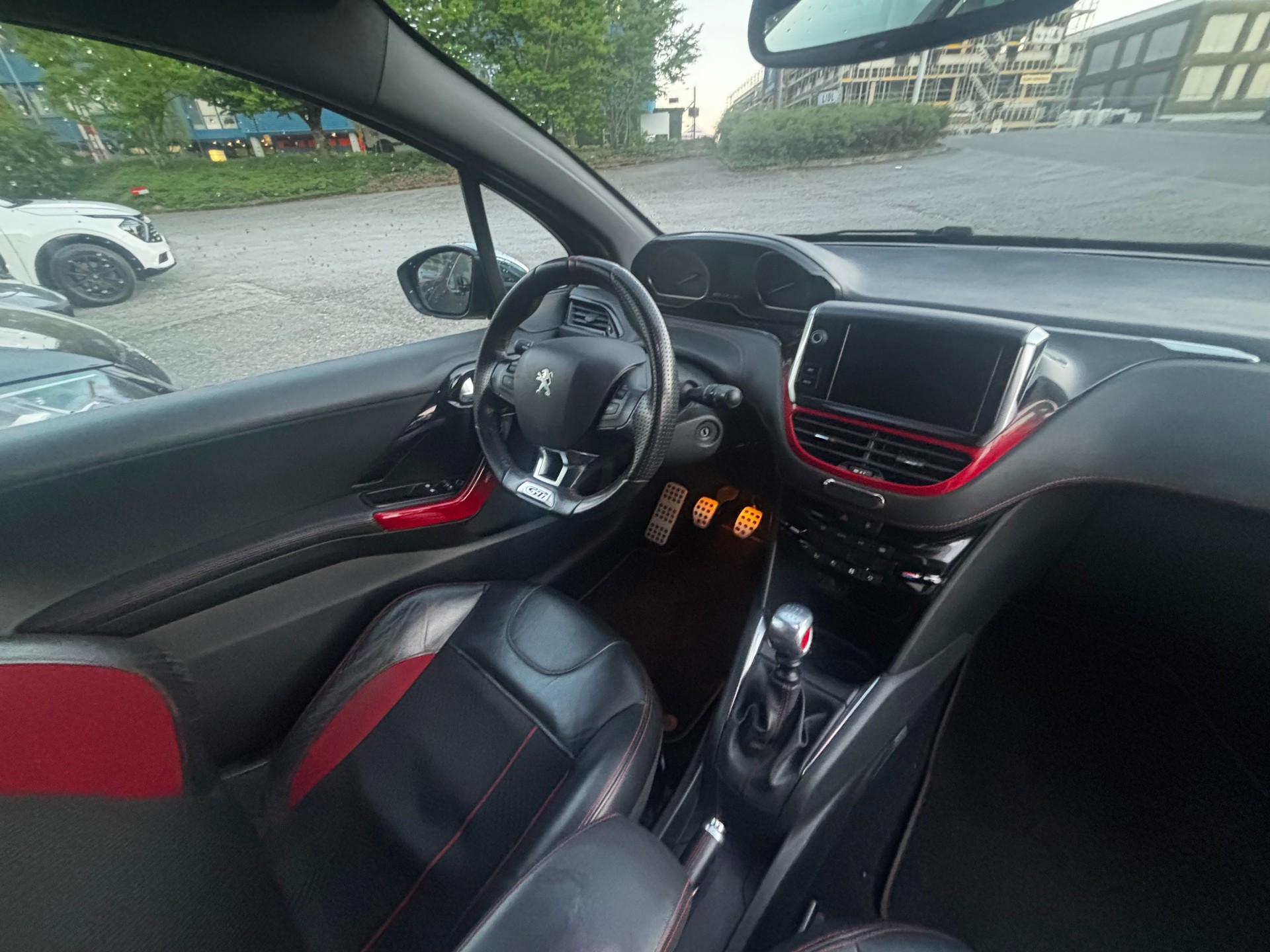 PEUGEOT 208 1.6 Turbo GTi-image-15