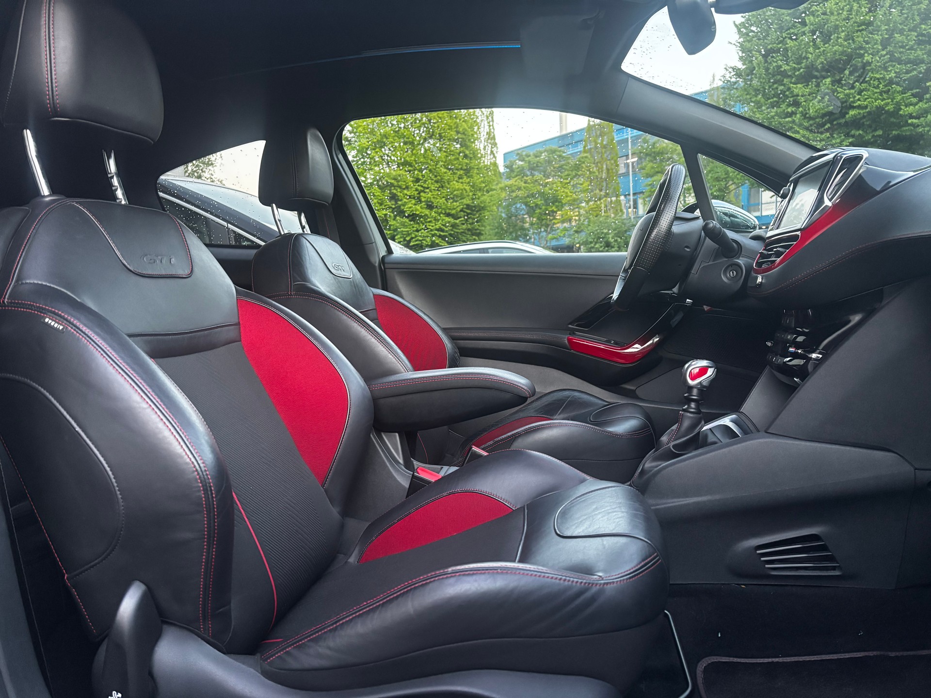 PEUGEOT 208 1.6 Turbo GTi-image-13